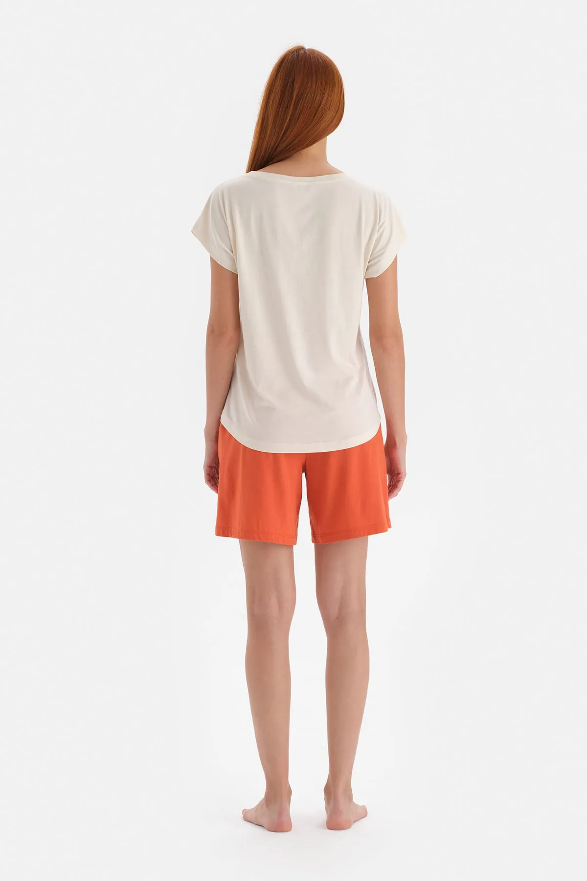 Dagi  Off-White Pyjama-Set mit bedruckten Shorts und Rundhalsausschnitt
