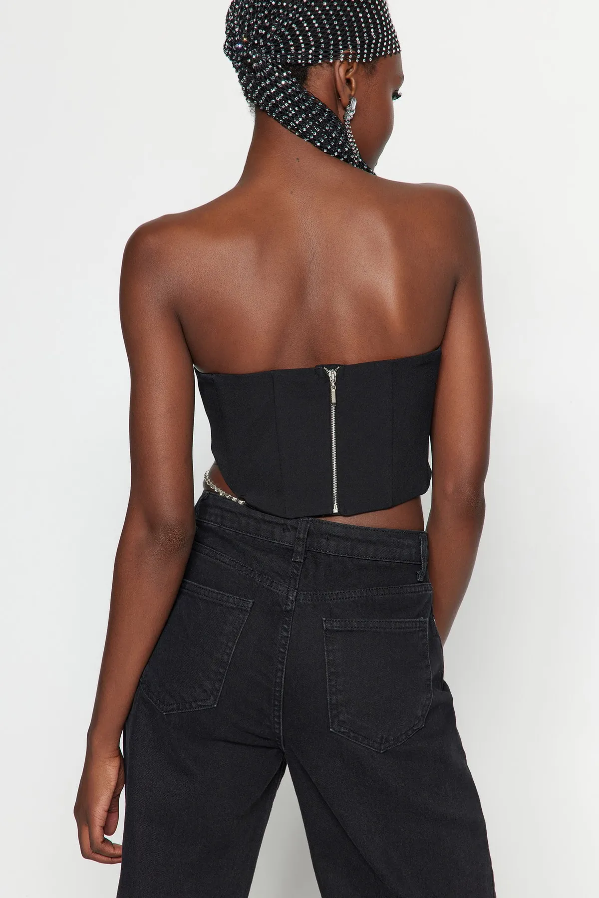 Trendyol Collection  Schwarzes Bustier mit kurzem Futter und gewebten Accessoires TPRSS23BS00035