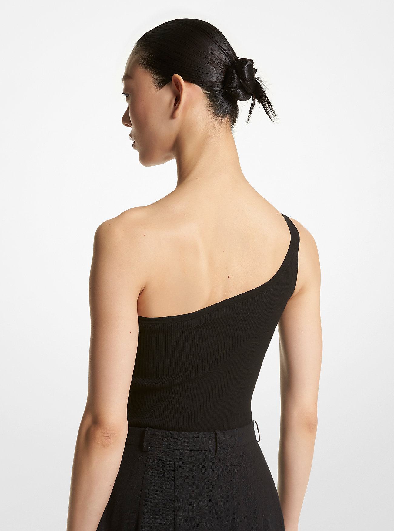 Asymmetrisk bodysuit i stretchviskose - SVART
