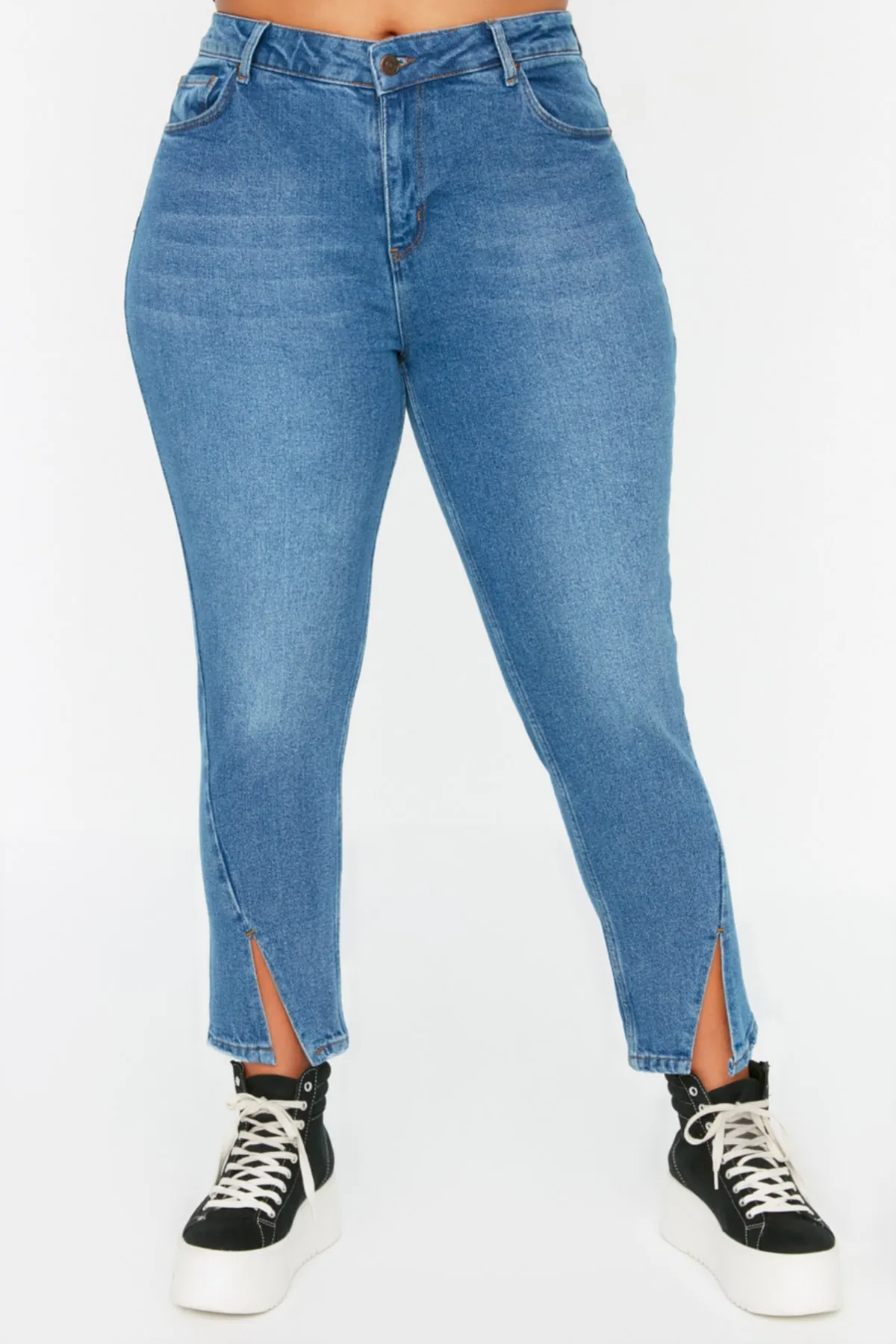 Trendyol Curve  Blaue, dehnbare Skinny-Jeans mit hoher Taille und detailliertem Beinausschnitt TBSSS22JE0186