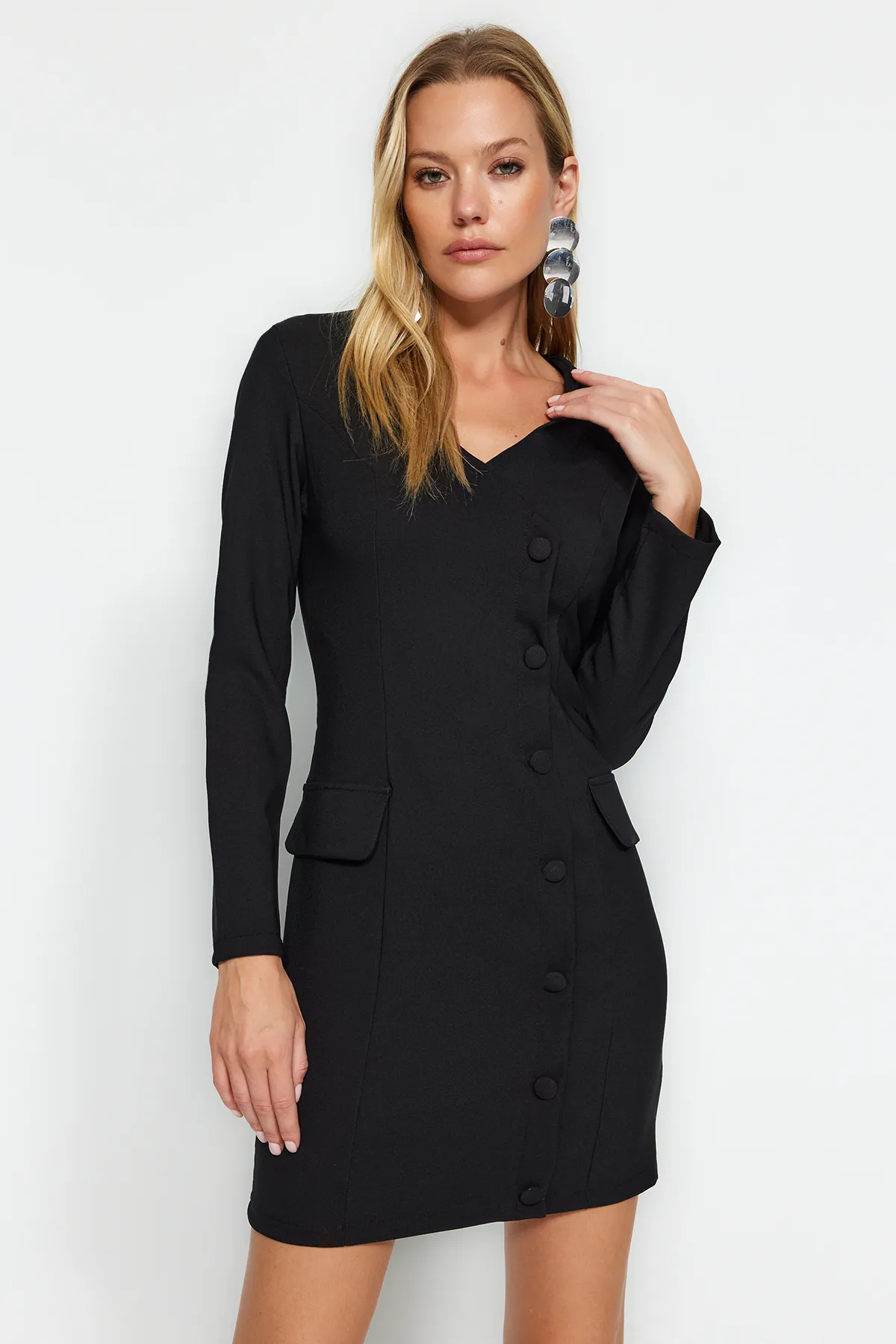 Trendyol Collection  Schwarzes, gewebtes Jackenkleid mit Taschen und Knöpfen TWOAW24EL00629