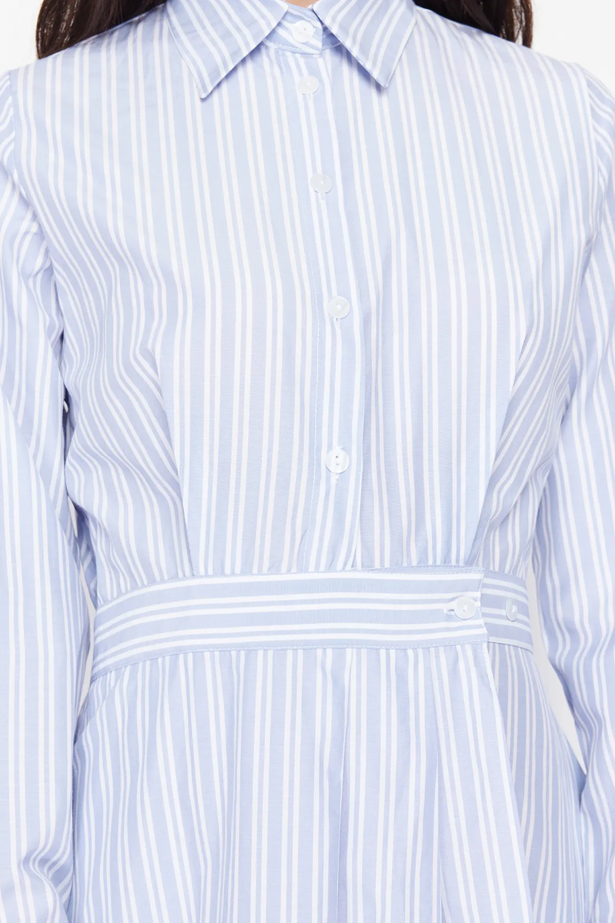 Trendyol Modest  Blaues, gewebtes Kleid mit Hemdkragen und Streifen TCTSS24EB00078