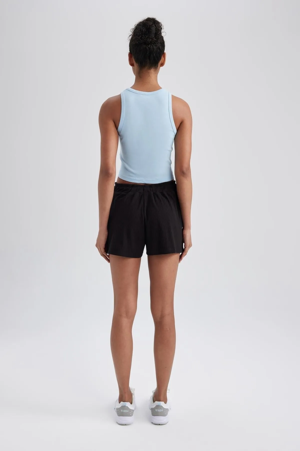 DeFacto  Passform: Sportliche kurze gerippte Shorts mit Standard-Passform A9919ax23hs