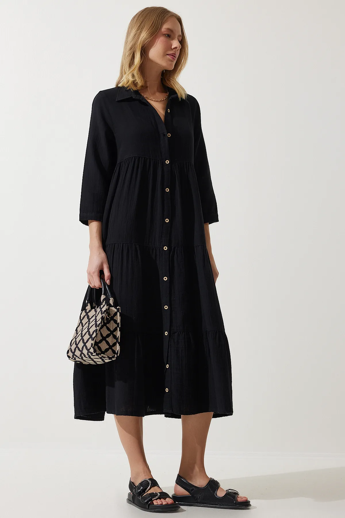 Happiness İstanbul  Schwarzes, ausgestelltes Hemdkleid aus Musselin für Damen SA00024