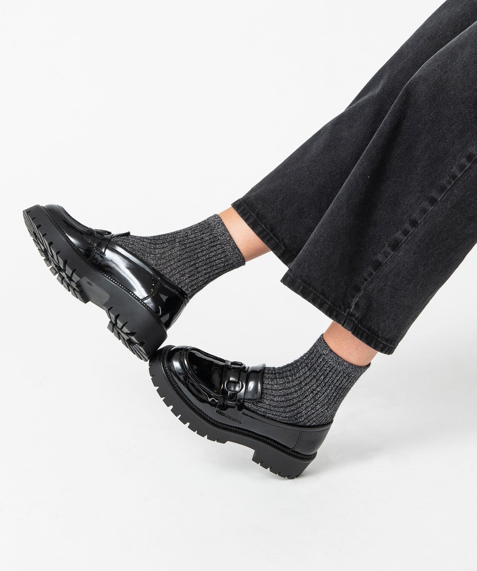 Mocassins femme unis avec dessus vernis et semelle crantée noir | GEMO