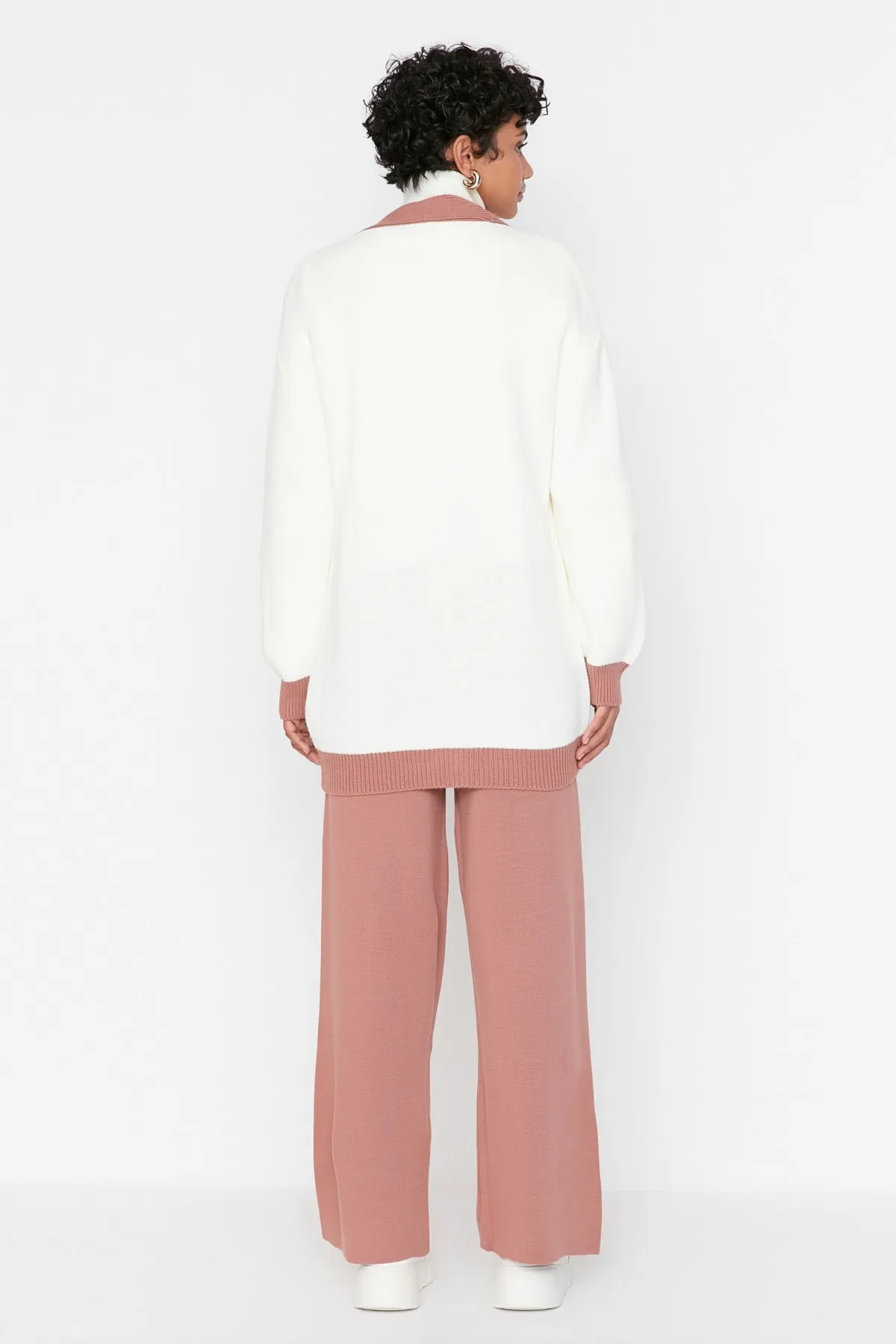 Trendyol Modest  Strickset mit Cardigan und Hose mit Streifendetail von Dried Rose TCTAW22AU0156