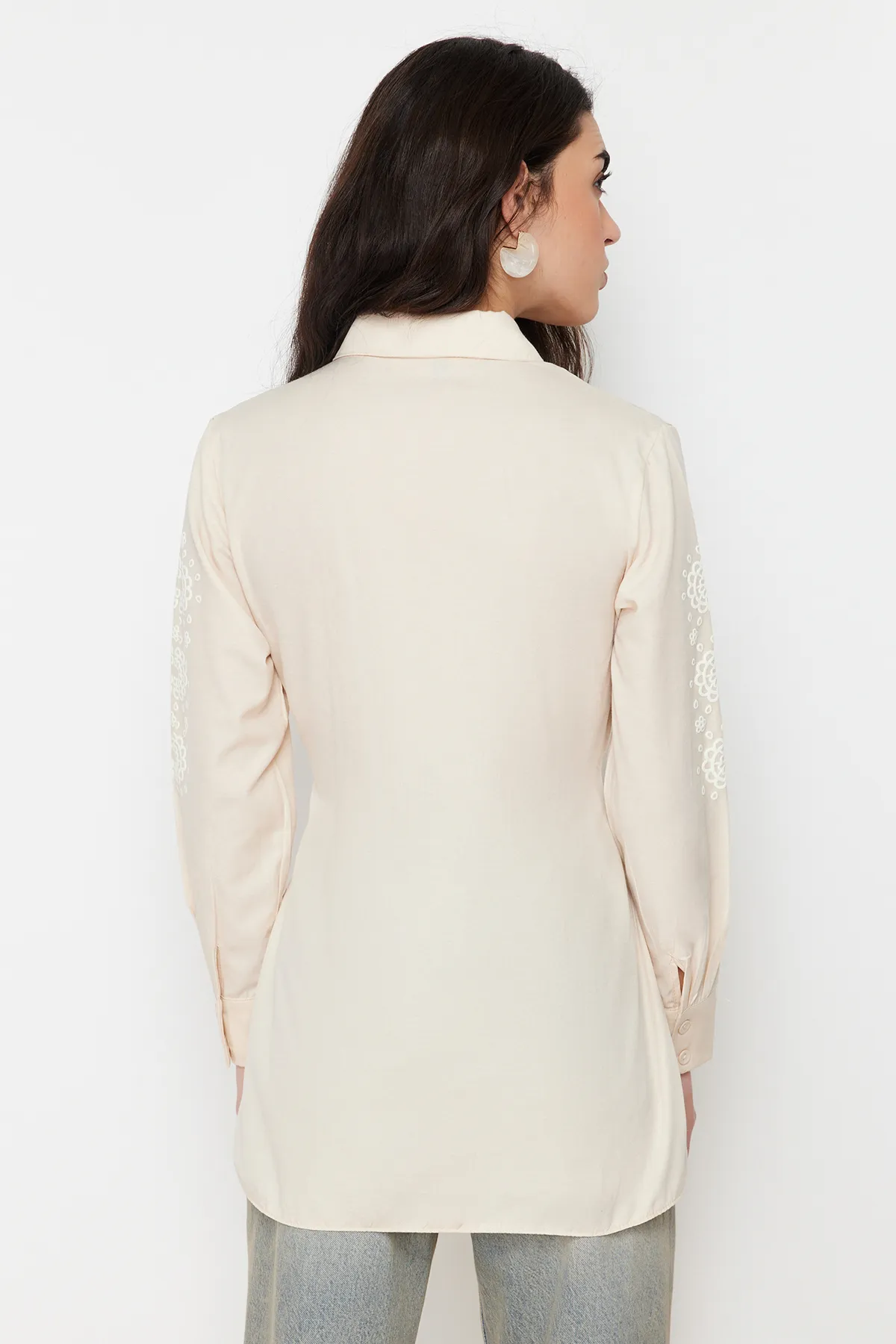 Trendyol Modest  Bedrucktes Baumwollhemd mit Gürtel und Steinärmeln und detailliertem Detail TCTSS24TG00038