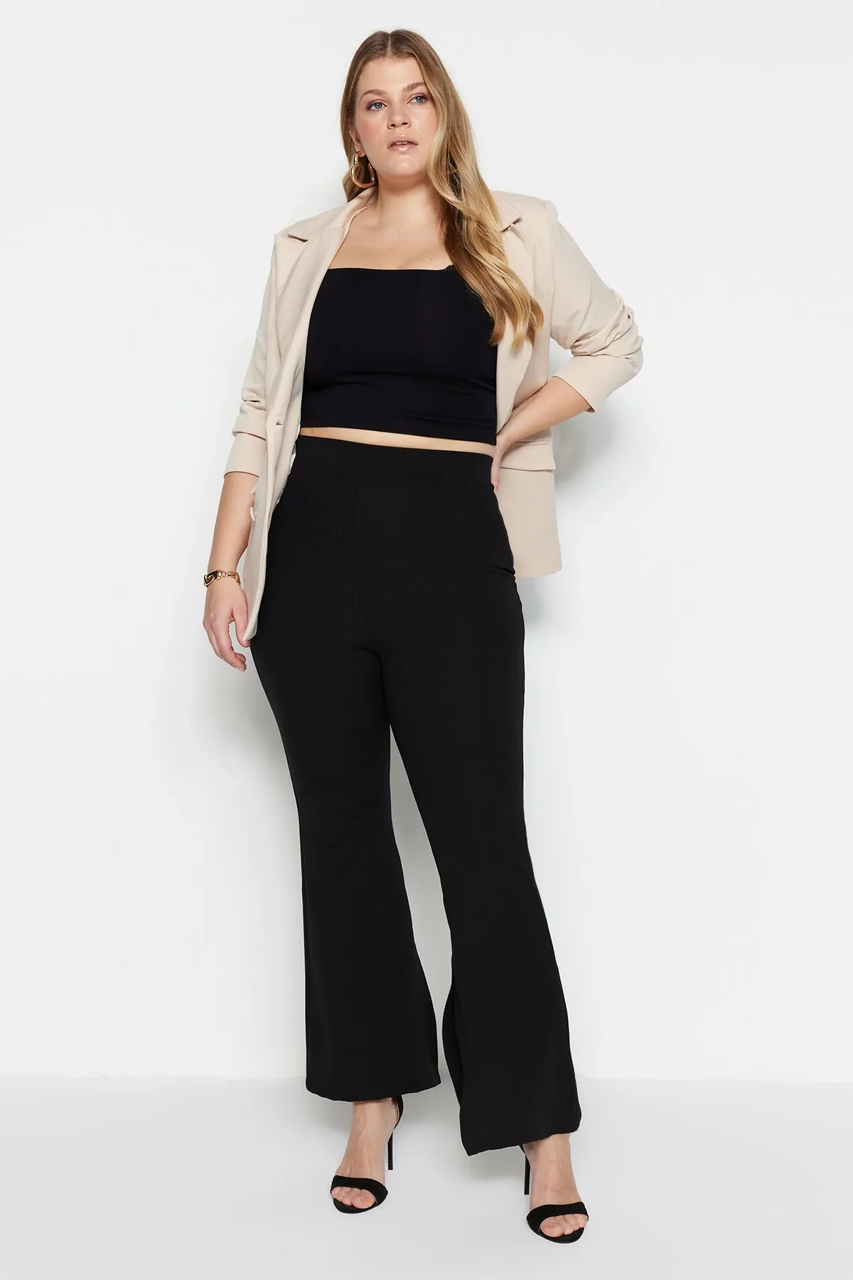 Trendyol Curve  Schwarze spanische Strickhose mit Schlitz TBBAW23AR00030
