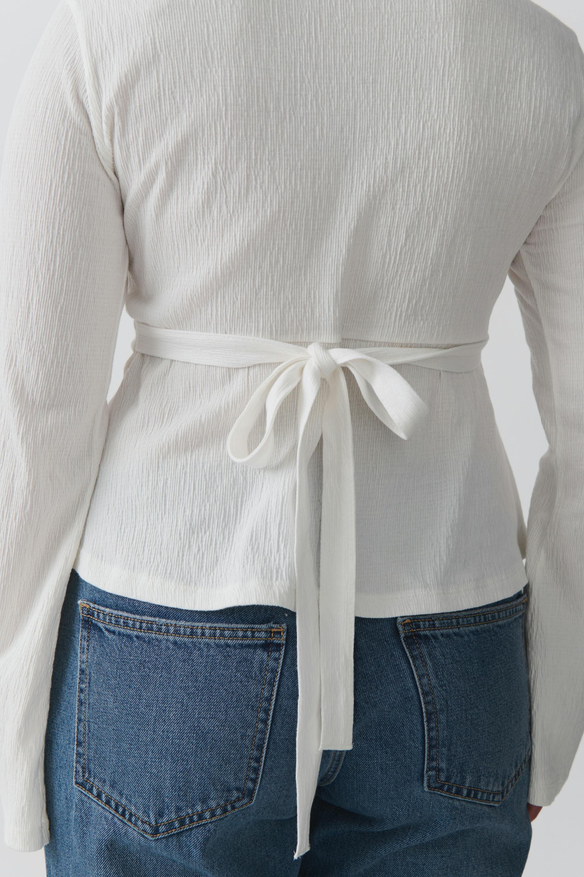 Tie top
