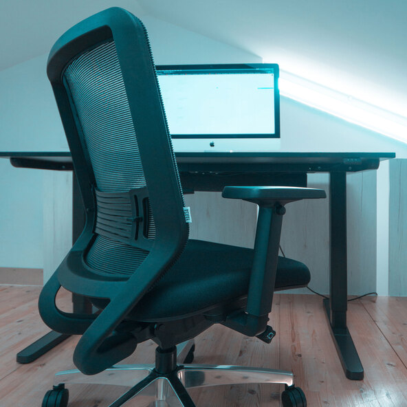 Elektrisch höhenverstellbarer Schreibtisch Desk Basic, anthrazit