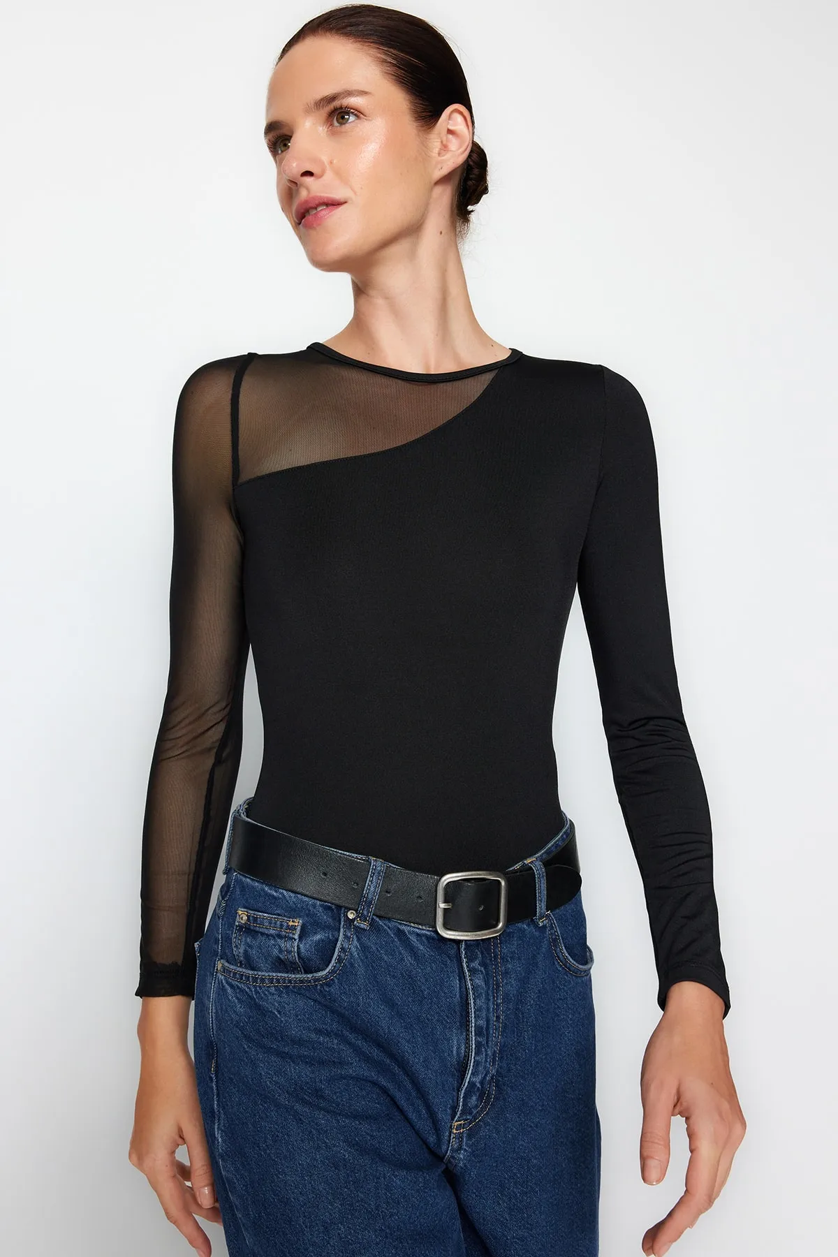Trendyol Collection  Schwarzer flexibler Strickbody mit Druckknöpfen und Tülldetail TWOAW24BD00021