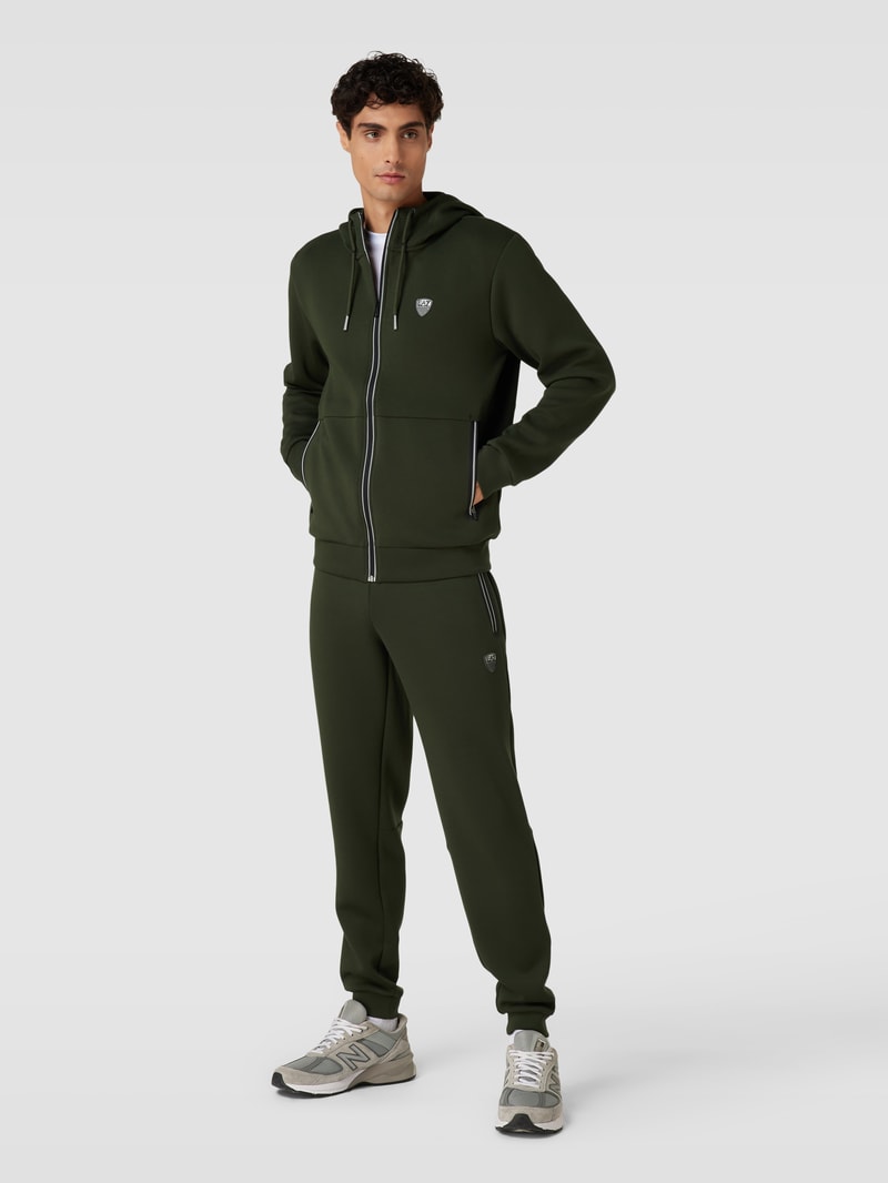 Sweatjacke mit Kontrastpaspeln in olivgrün