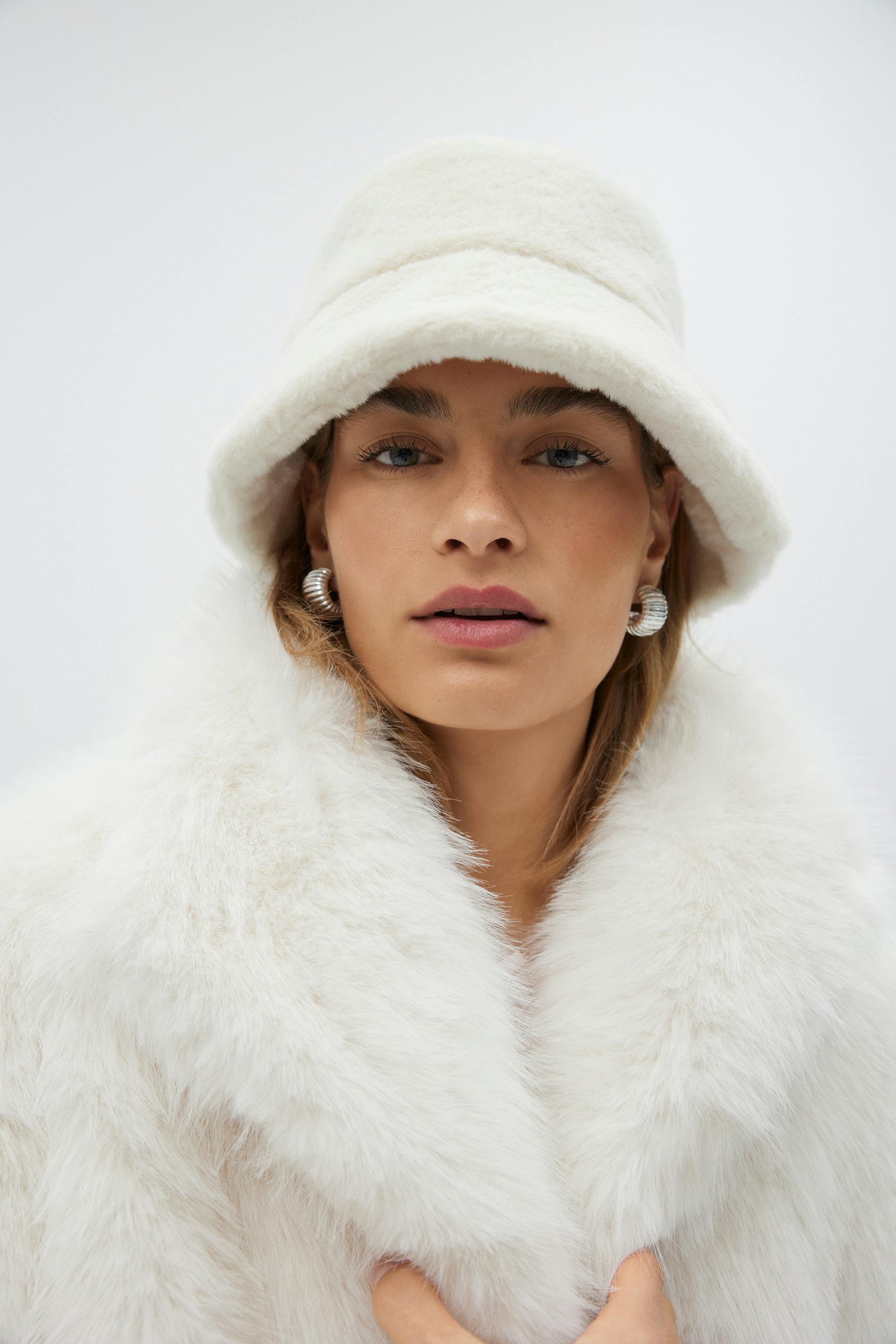Faux fur bucket hat