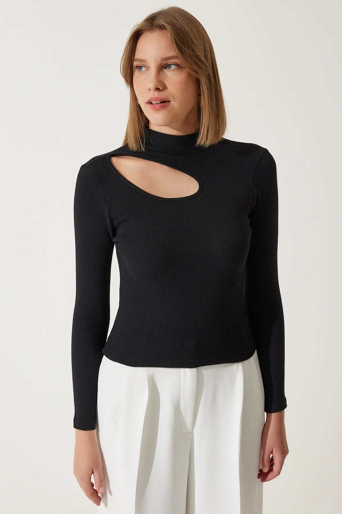 Happiness İstanbul  Schwarze gerippte Strickbluse mit Ausschnitten und Details für Damen GT00065