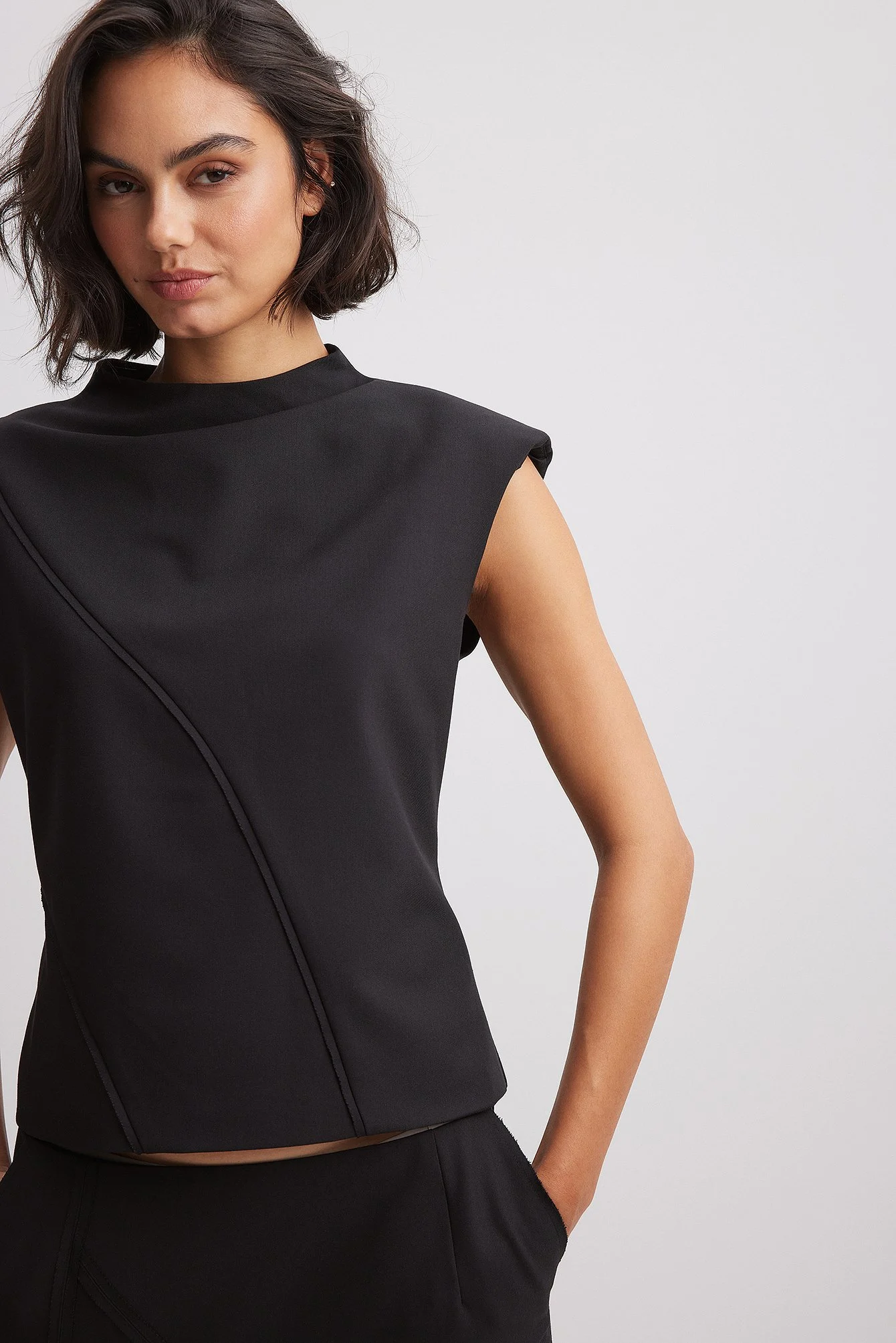 Rohes gewelltes Top
