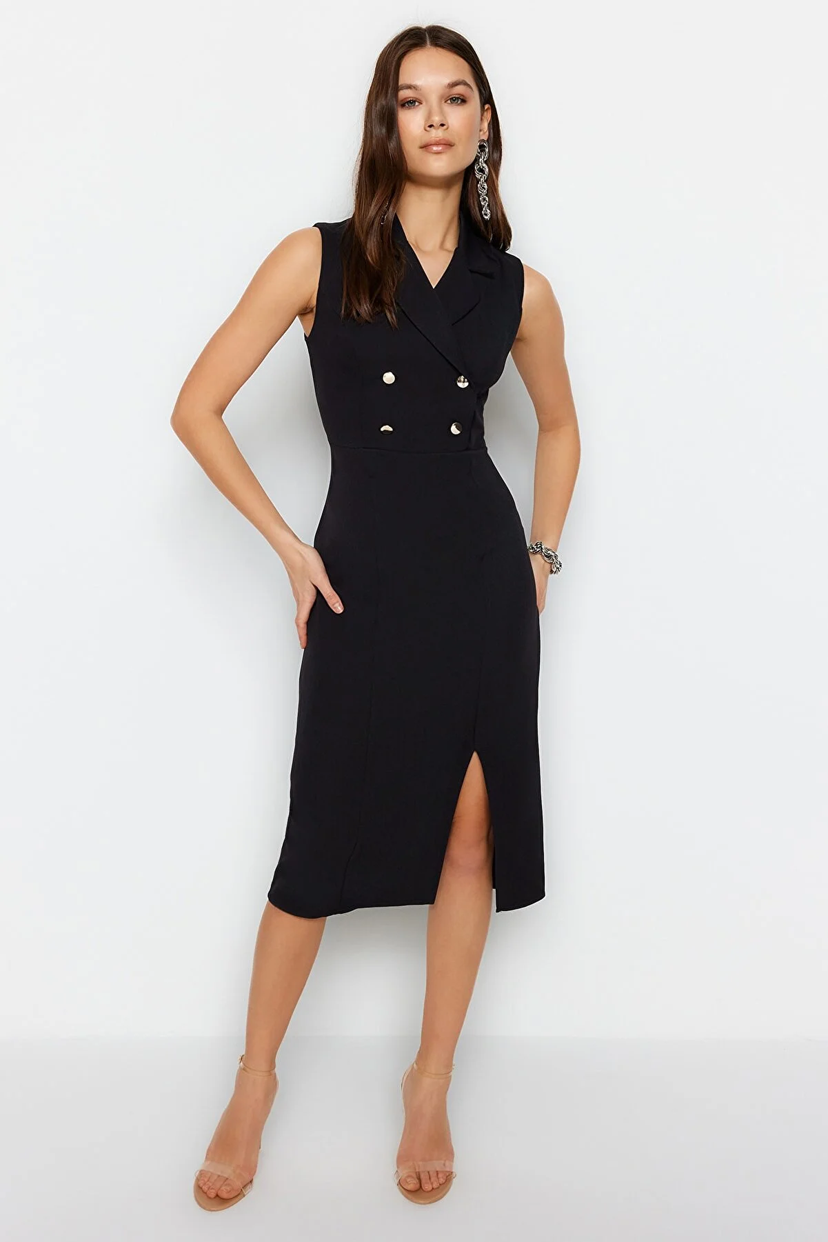 Trendyol Collection  Schwarzes, figurbetontes Midikleid aus Webstoff mit Knöpfen und detailliertem Schlitz TWOSS23EL02256