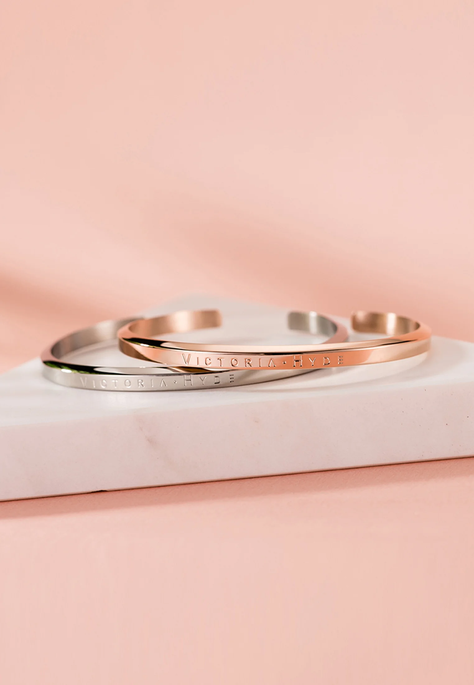 Victoria Hyde PICCADILLY BANGLE- Pulsera