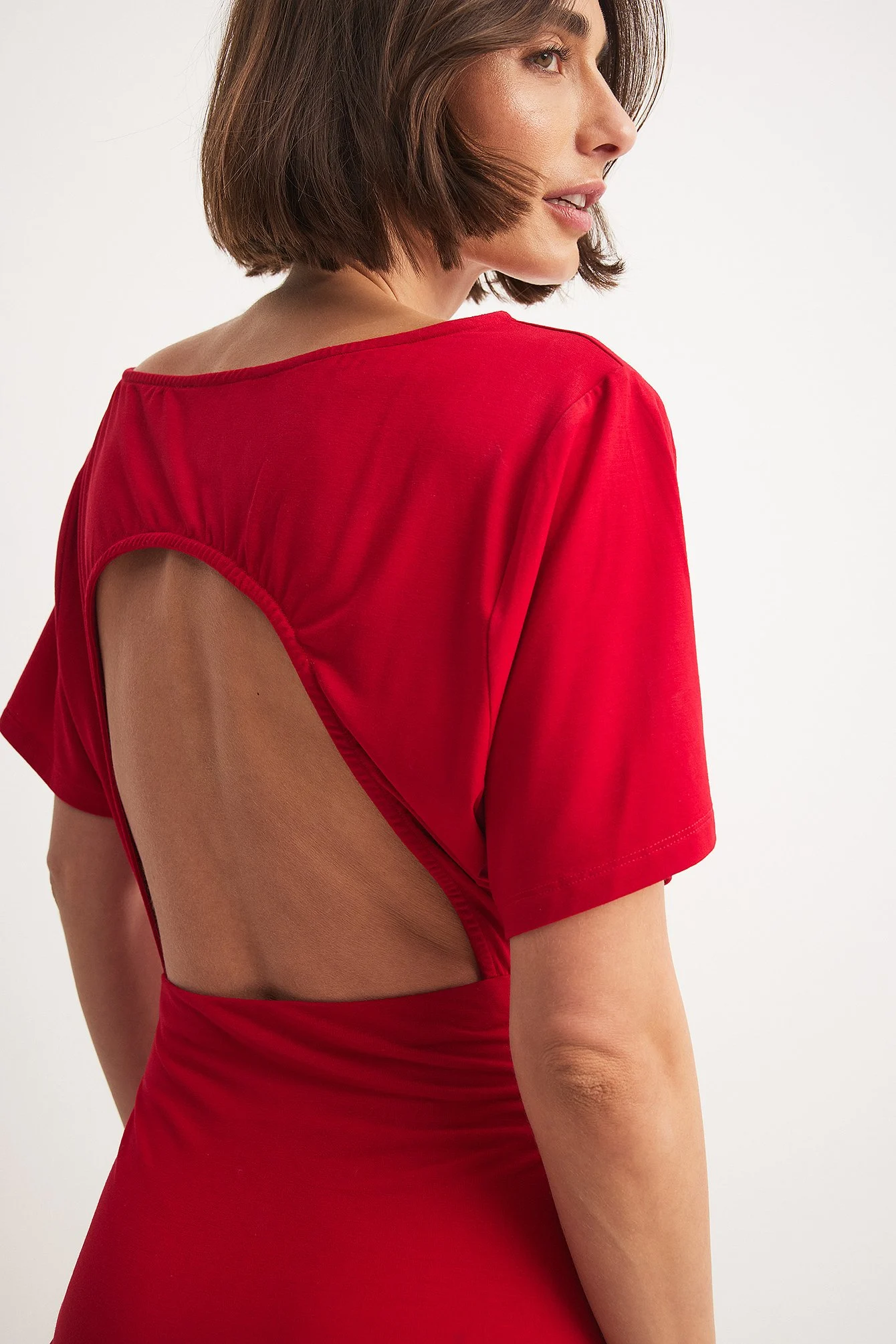 Kleid mit offener Rückenpartie