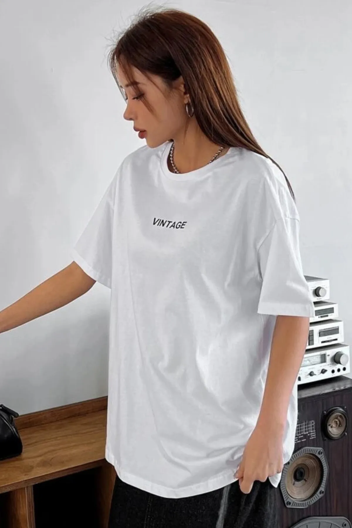 MODAGEN  Weißes Unisex-T-Shirt in Übergröße mit Vintage-Print