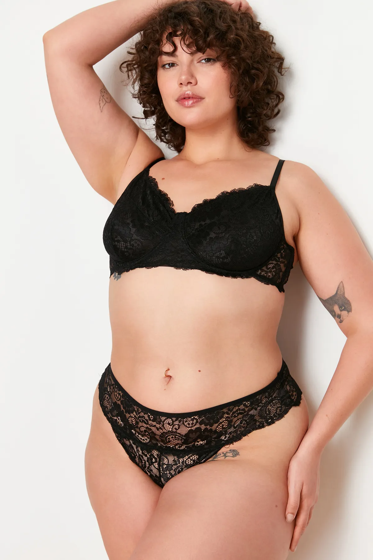 Trendyol Curve  Schwarzes Spitzenunterwäscheset TBSSS24DG00009