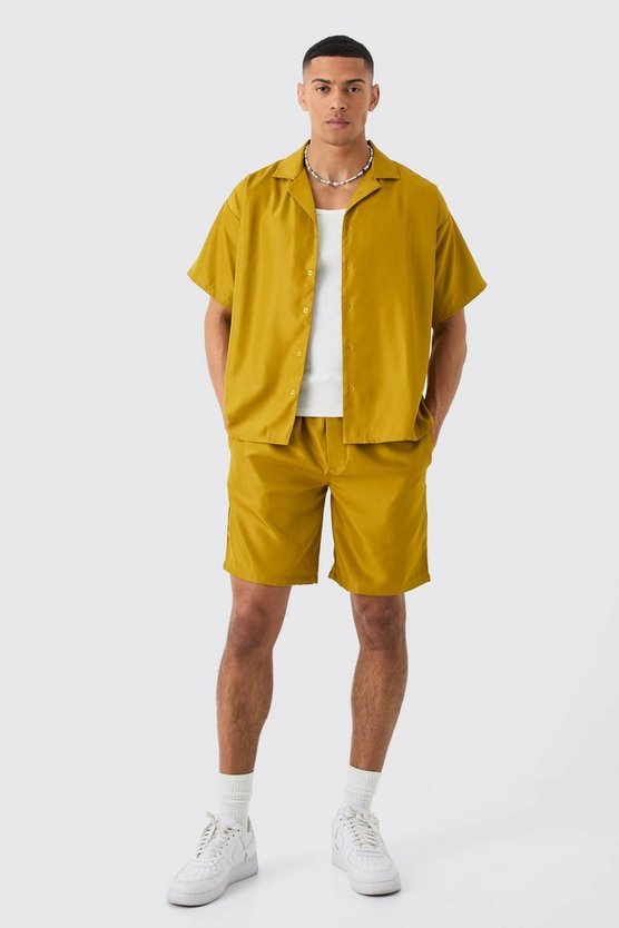 Kurzärmliges kastiges Twill Hemd und Shorts