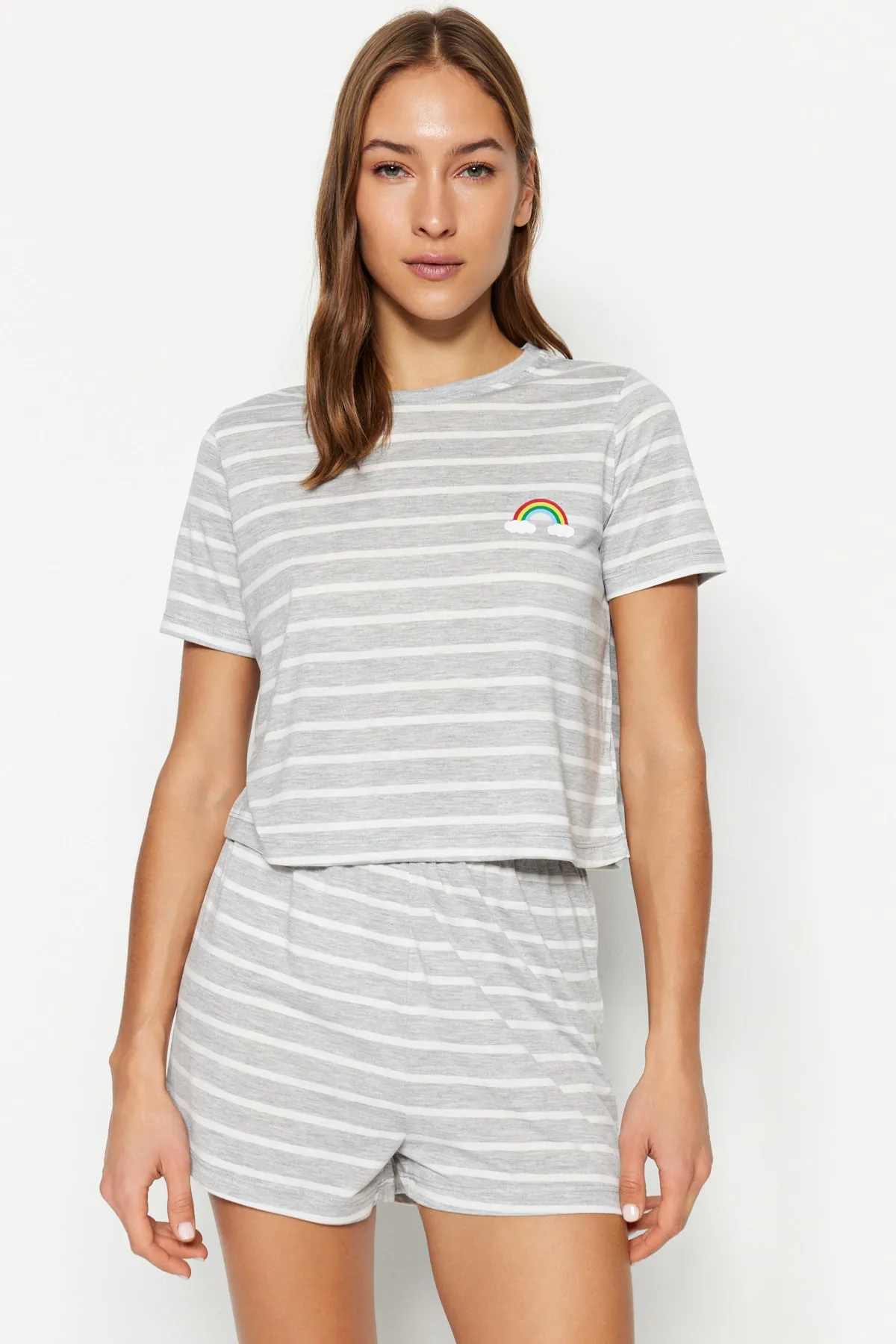 Trendyol Collection  Grau meliertes, mit Regenbogen bedrucktes T-Shirt-Shorts-Strick-Pyjama-Set THMSS20PT0230