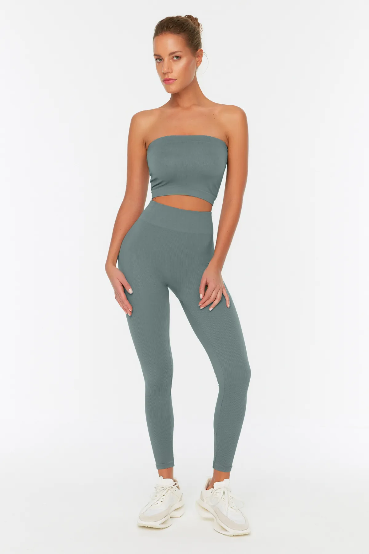 Trendyol Collection  Khakifarbene, nahtlos/nahtlos gestrickte Sport-Leggings in voller Länge TWOAW20TA0071