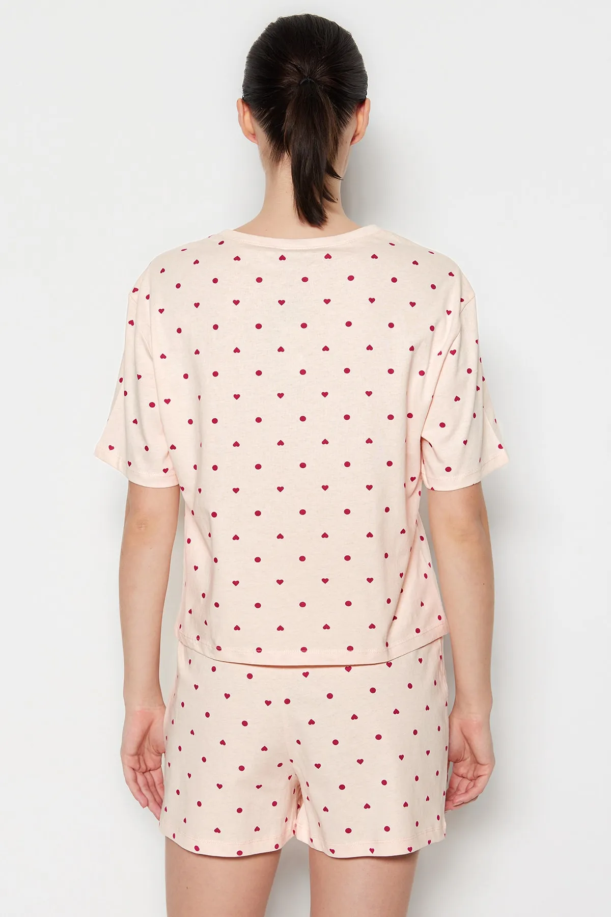 Trendyol Collection  Hellrosa Pyjama-Set aus T-Shirt und Shorts mit Herzmuster, 100 % Baumwolle, Strick THMSS21PT1485