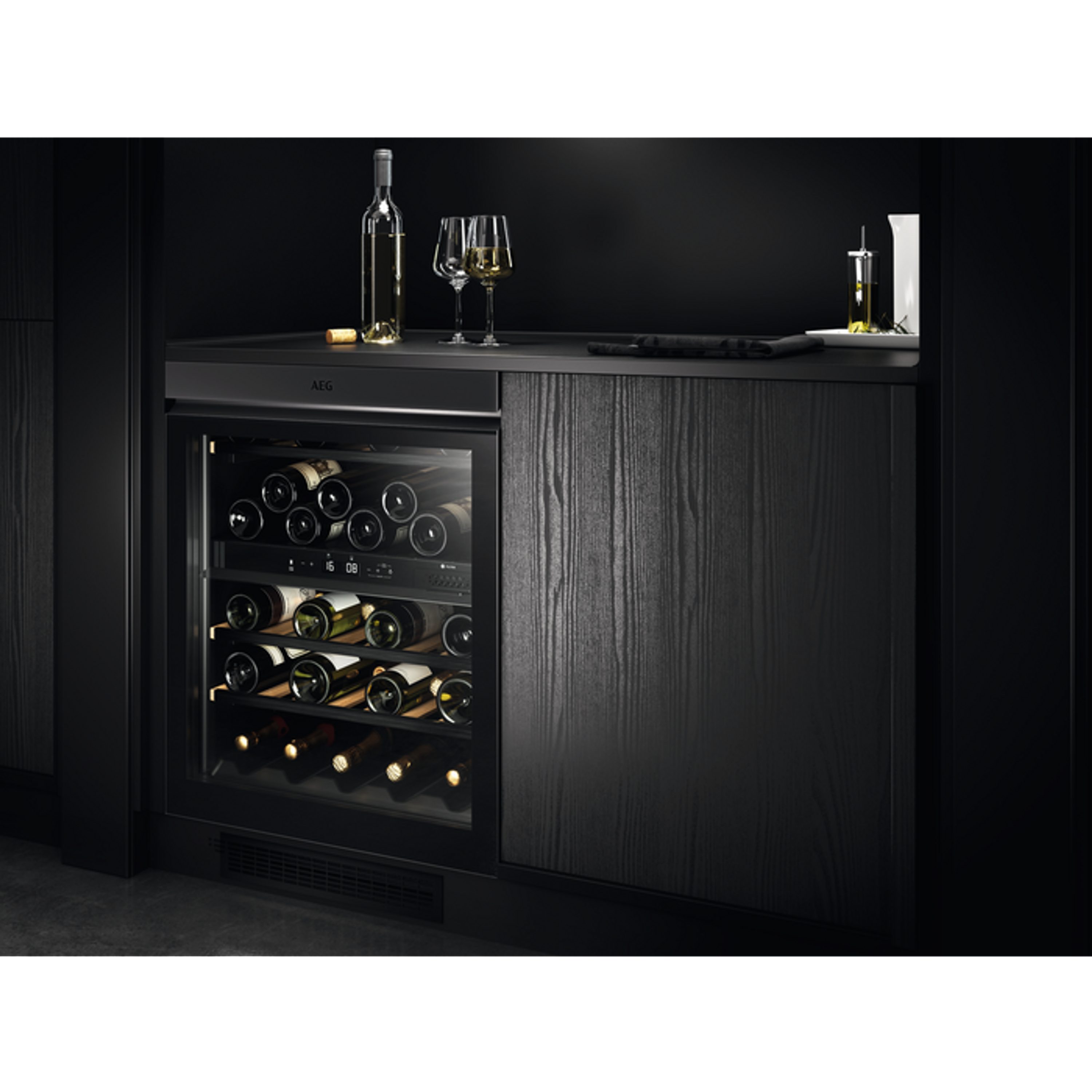 AEG Einbauweinkühlschrank AWUD040B8B, für 40 Standardflaschen á 0,75l,LCD-Display, Weinlagerung