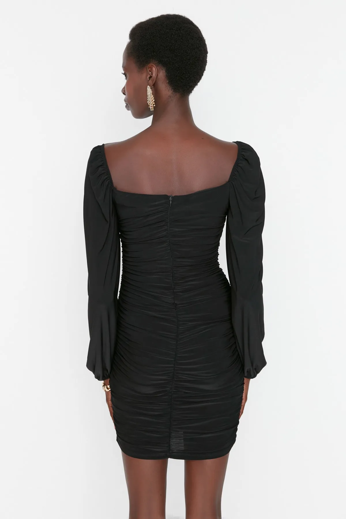 Trendyol Collection  Schwarzes, drapiertes, detailliertes Abendkleid TPRAW22EL1392