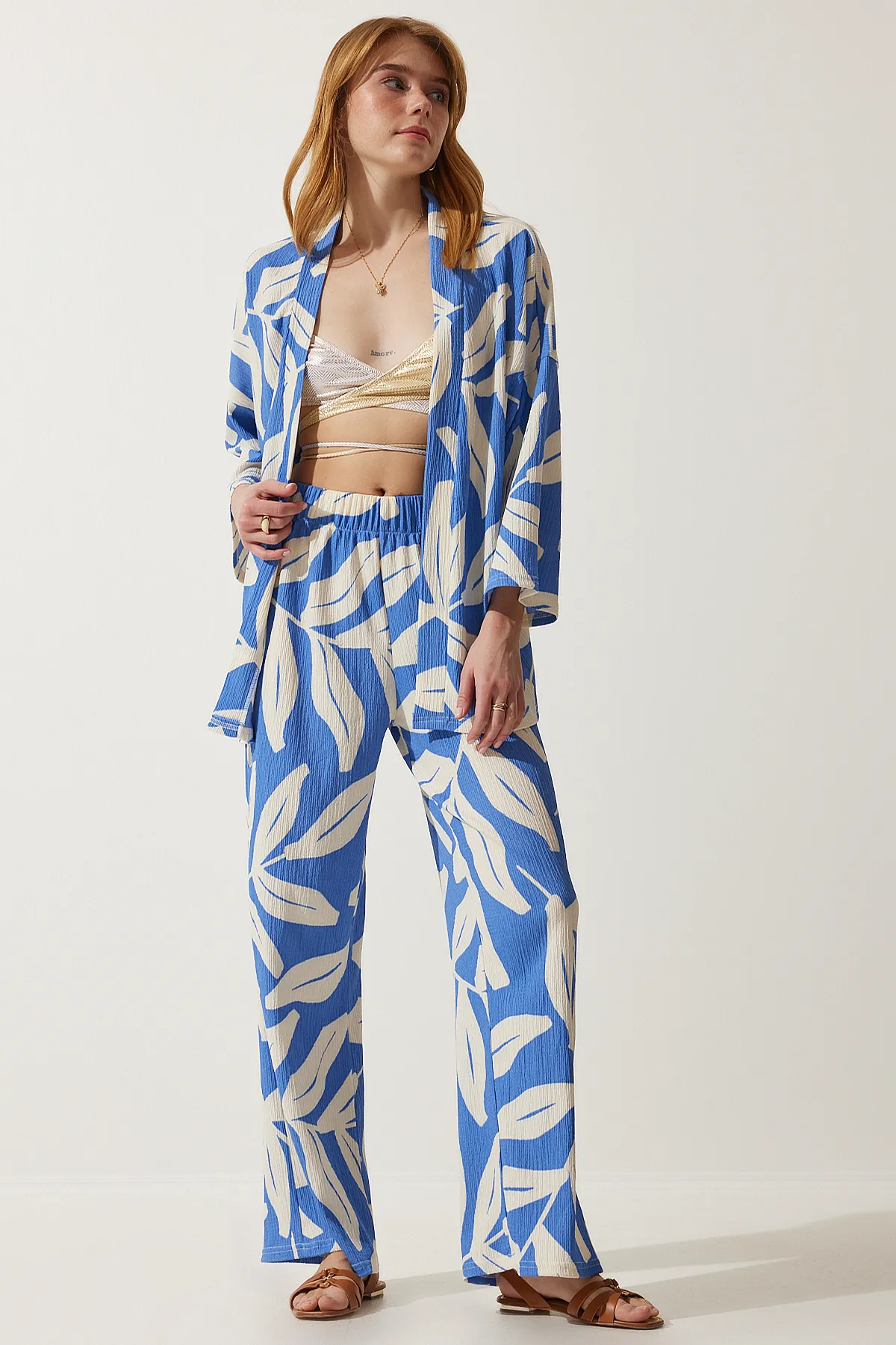Happiness İstanbul  Himmelblaues gemustertes Crinkle-Sommerjacke-Palazzo-Set für Damen DD01304