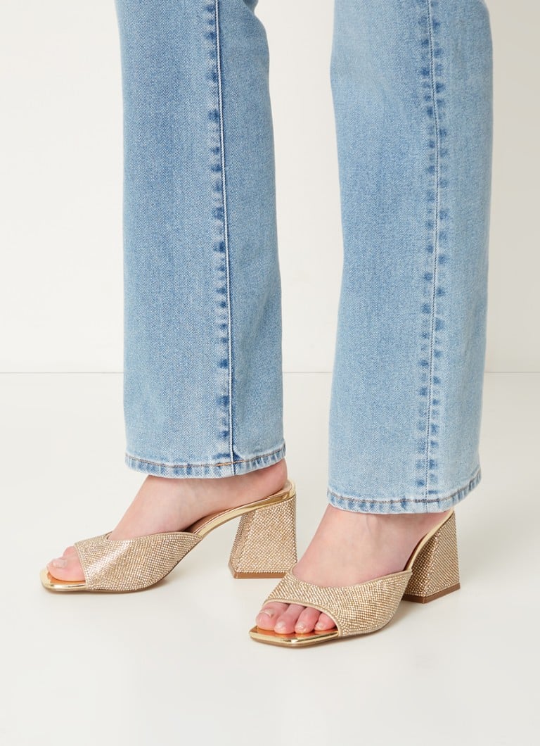 Sandale Steve Madden Glowing-R împodobite cu strasuri.