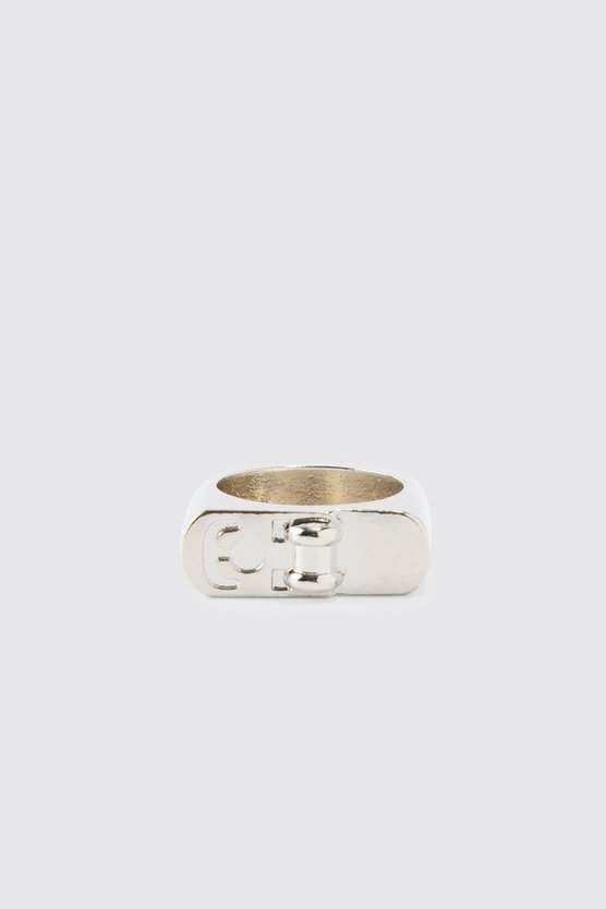 Silberner Ring mit Detail
