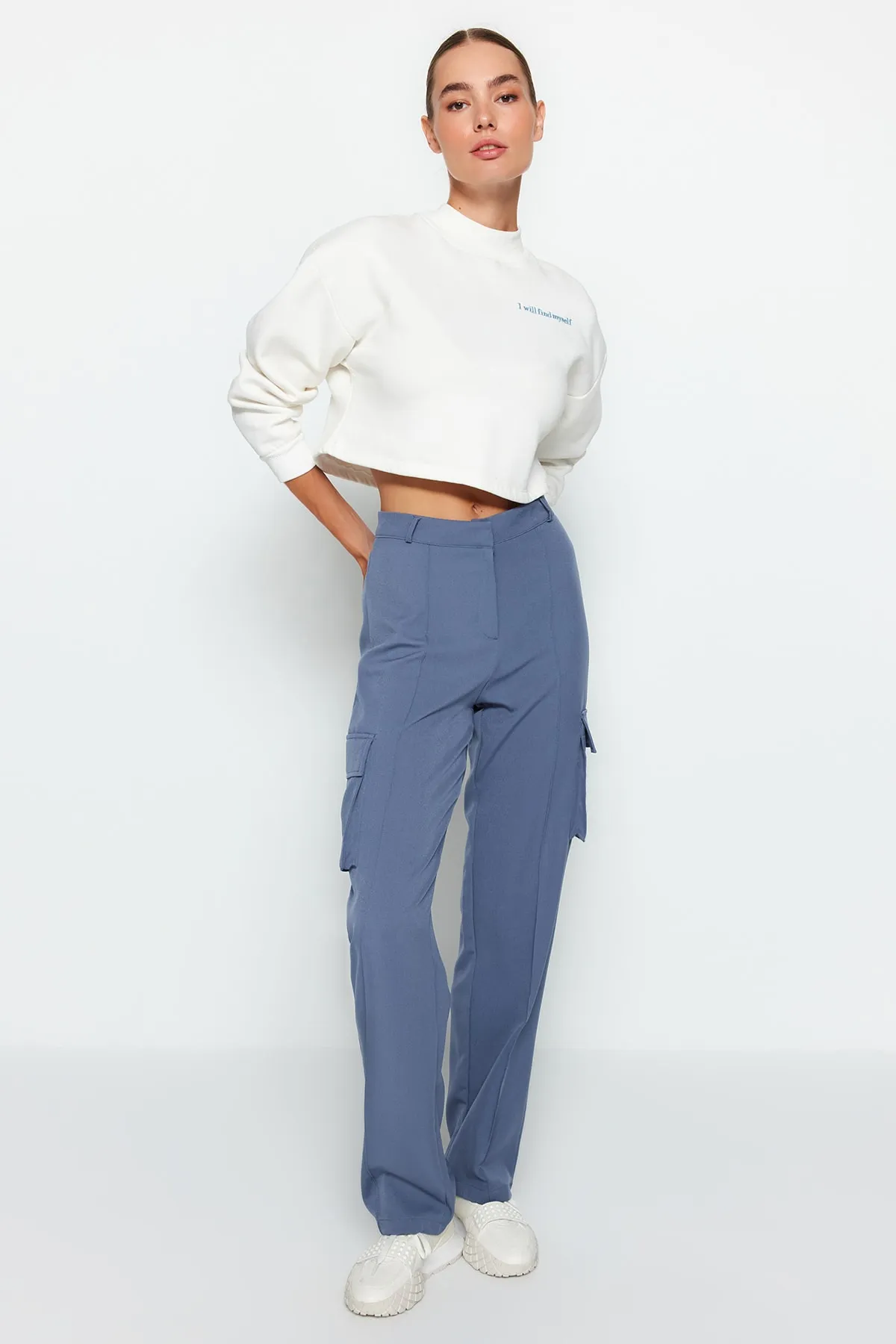 Trendyol Collection  Marineblaue, gerade geschnittene, gewebte Cargo-Hose mit doppelten Taschen TWOAW22PL0343
