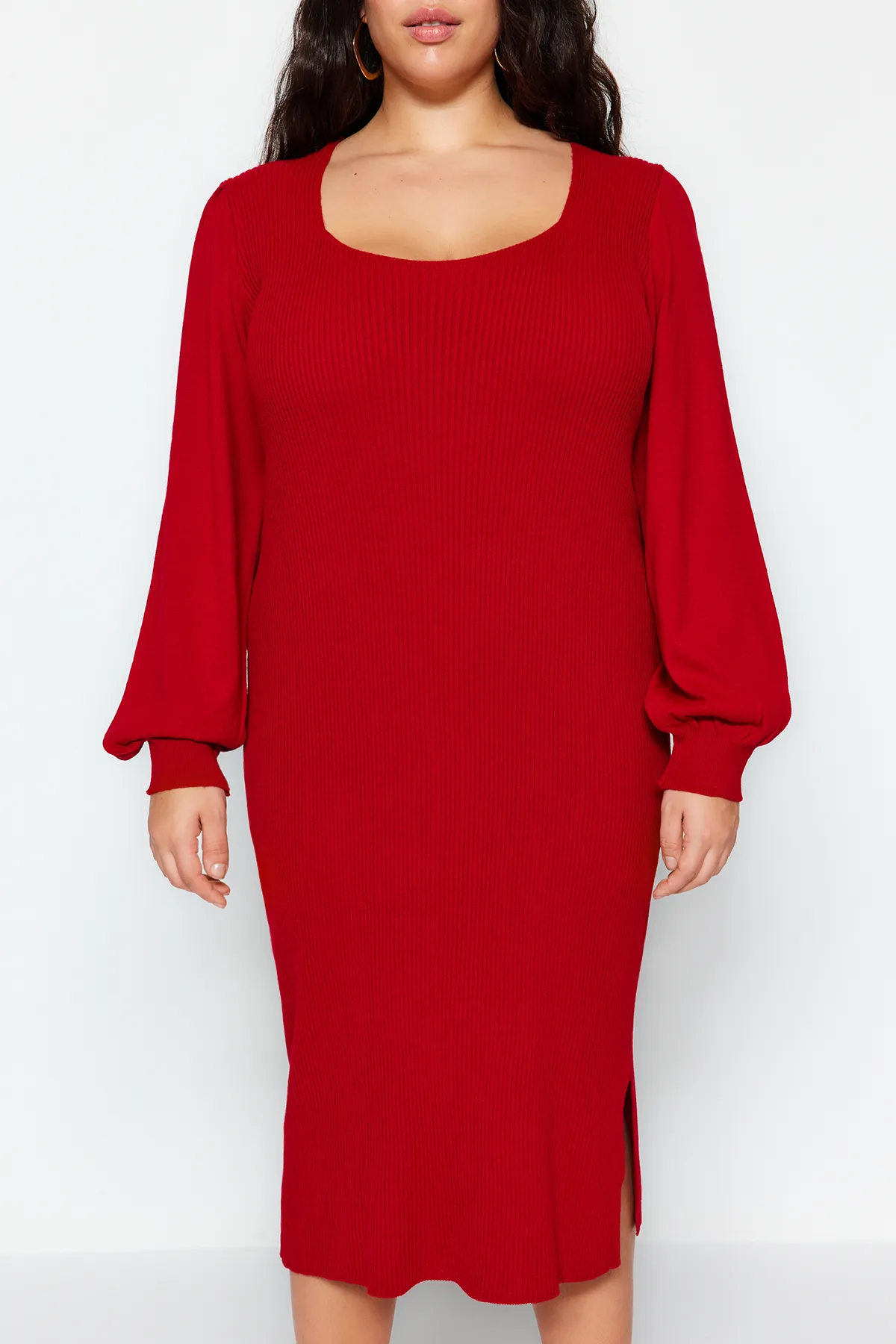 Trendyol Curve  Rotes, figurbetontes Midi-Strickkleid in Übergröße TBBAW23AH00032