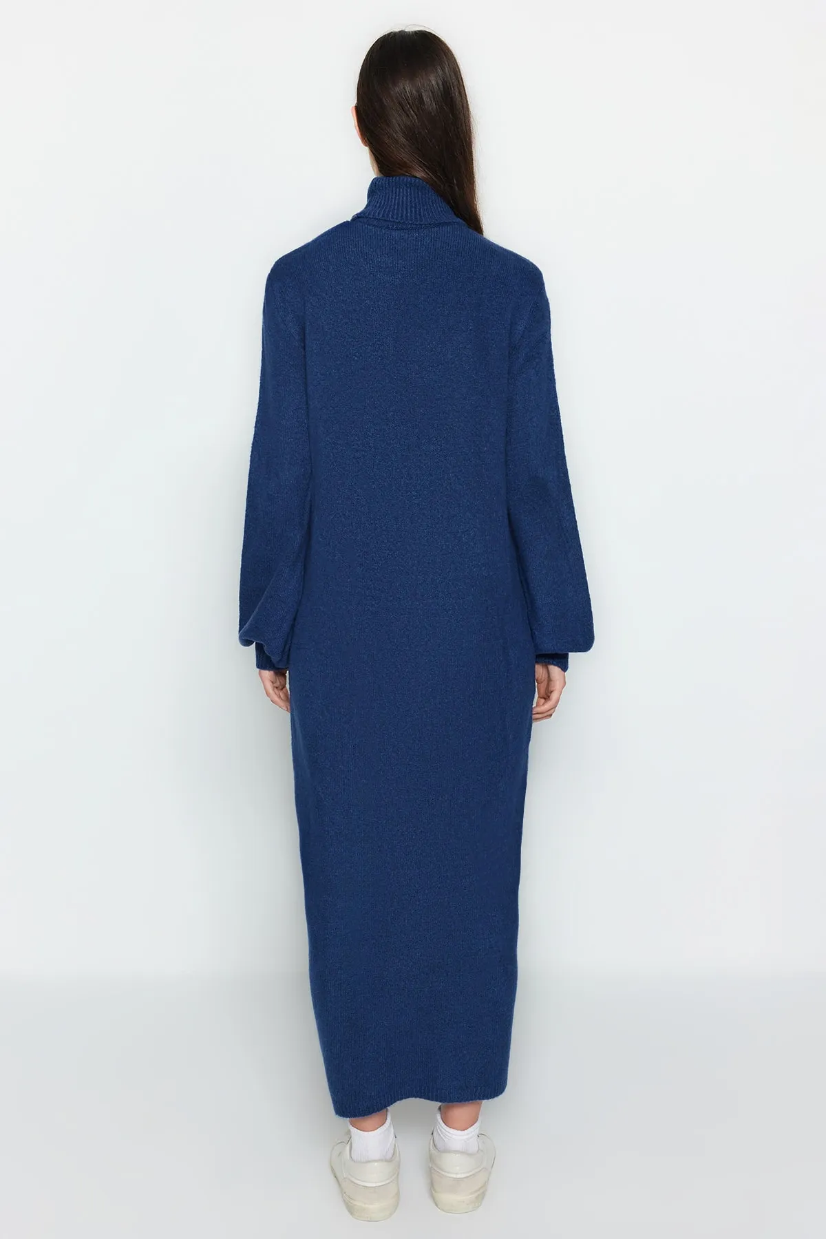Trendyol Collection  Indigofarbenes Midi-Strickkleid mit weicher Struktur TWOAW24EL00033