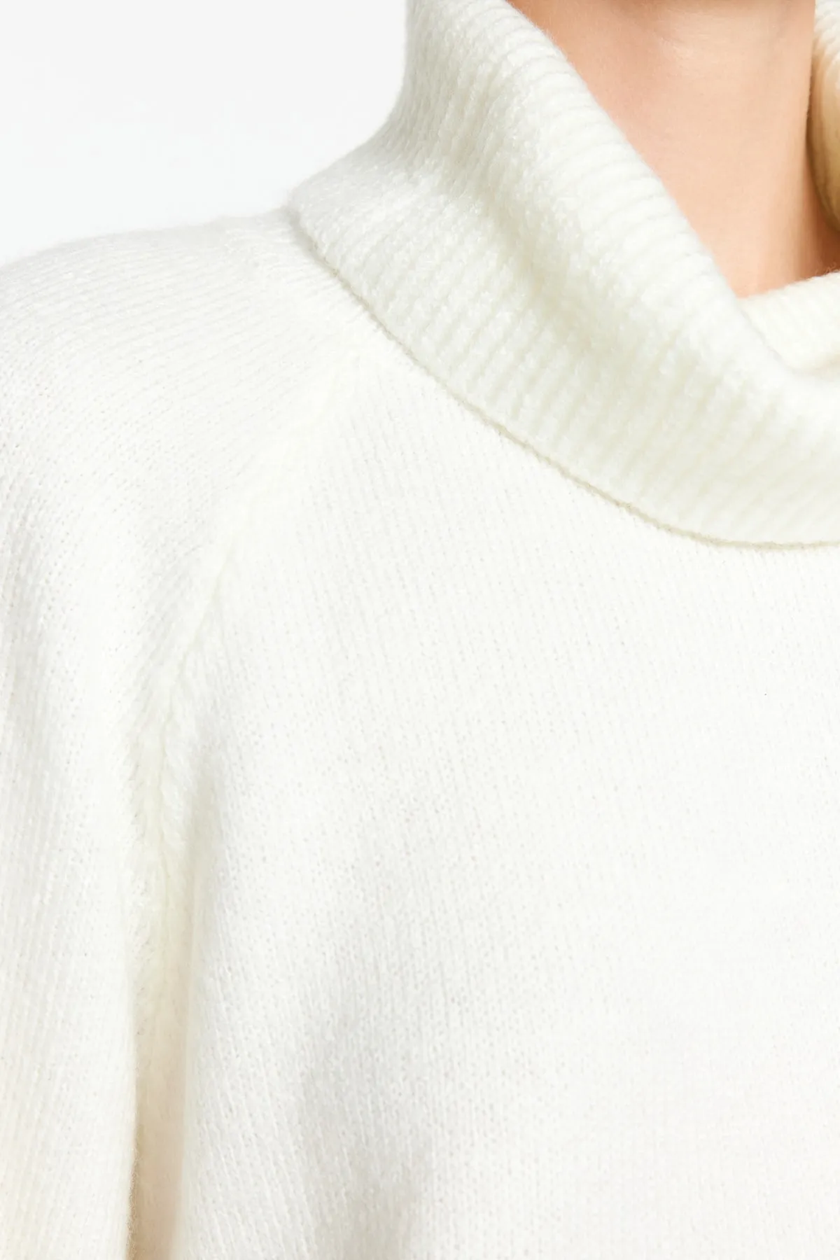 Trendyol Collection  Ecrufarbener Rollkragenpullover mit weicher Struktur TWOAW24KZ00426
