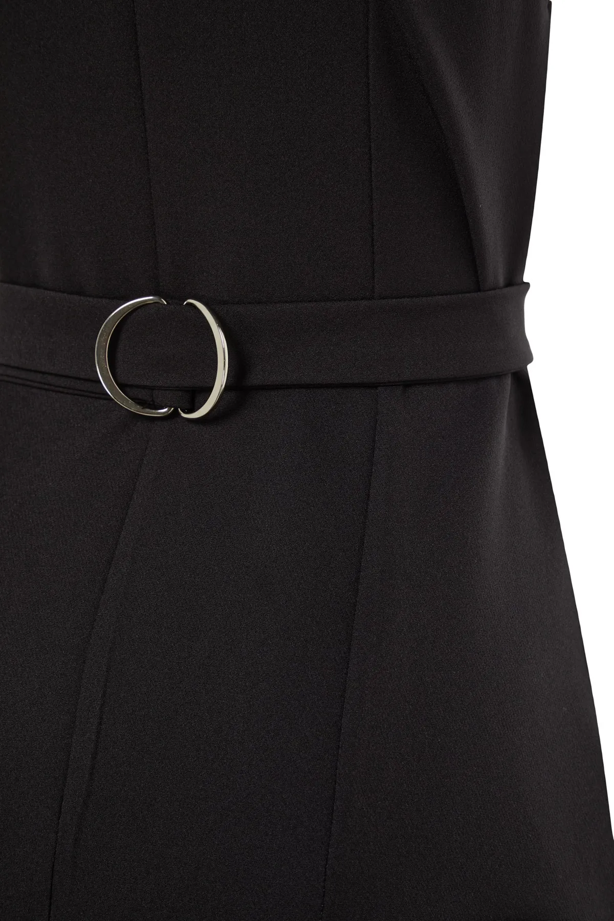 Trendyol Collection  Schwarzes, gewebtes Kleid mit Kragen, Miniausschnitt und Fensterdetail TWOSS23EL00608