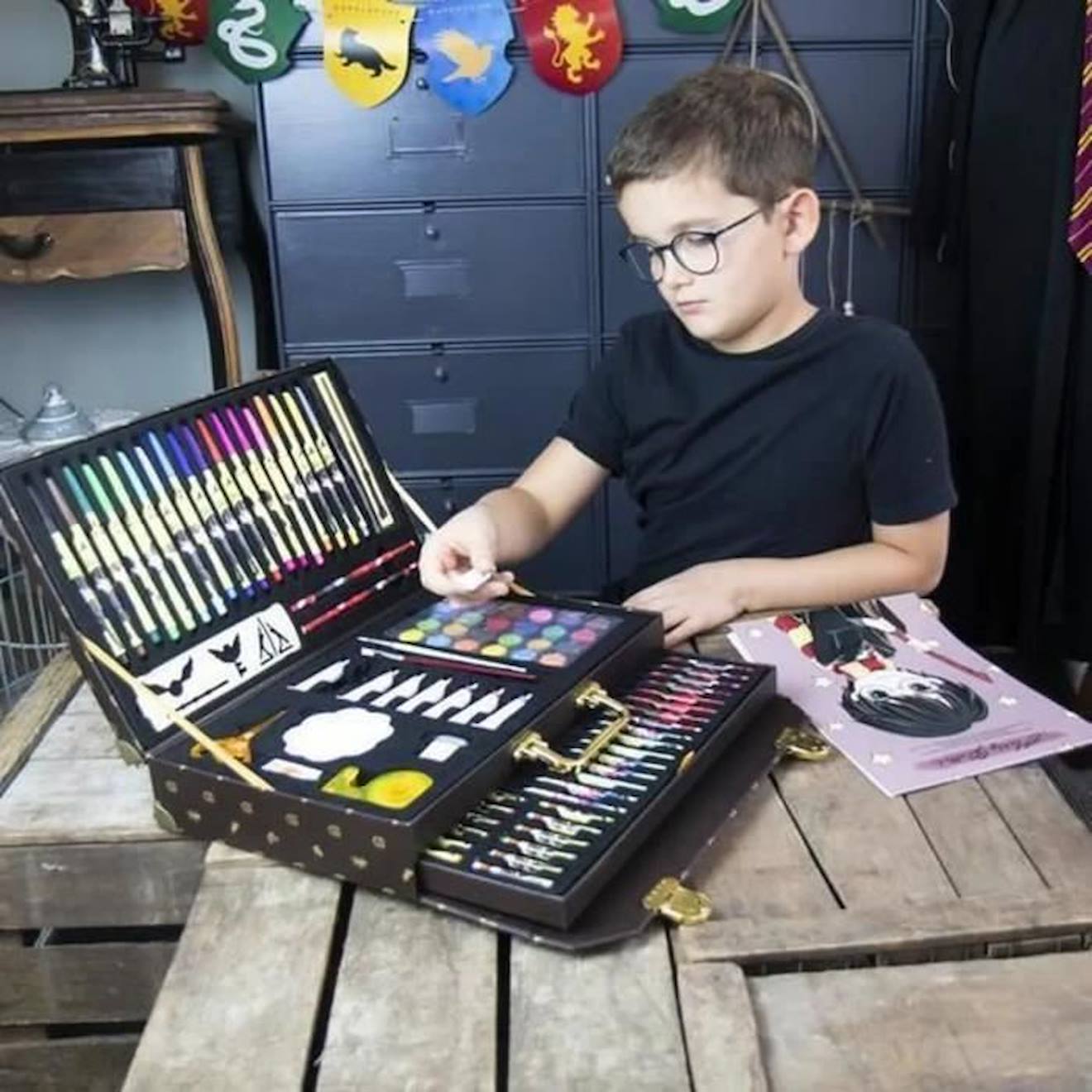 HARRY POTTER Valisette Dessin avec 1 tiroir et 3 plateaux marron