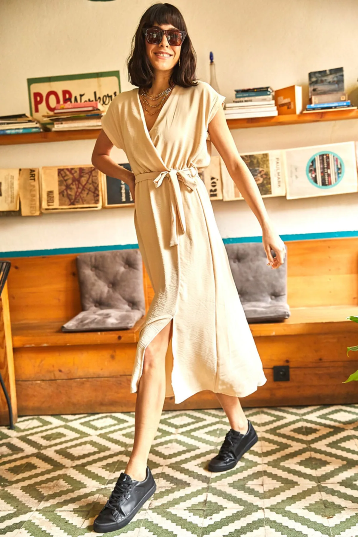 Olalook  Zweireihiges, gewebtes Kleid mit Schlitz und Gürtel für Damen in Steinoptik ELB-19001690