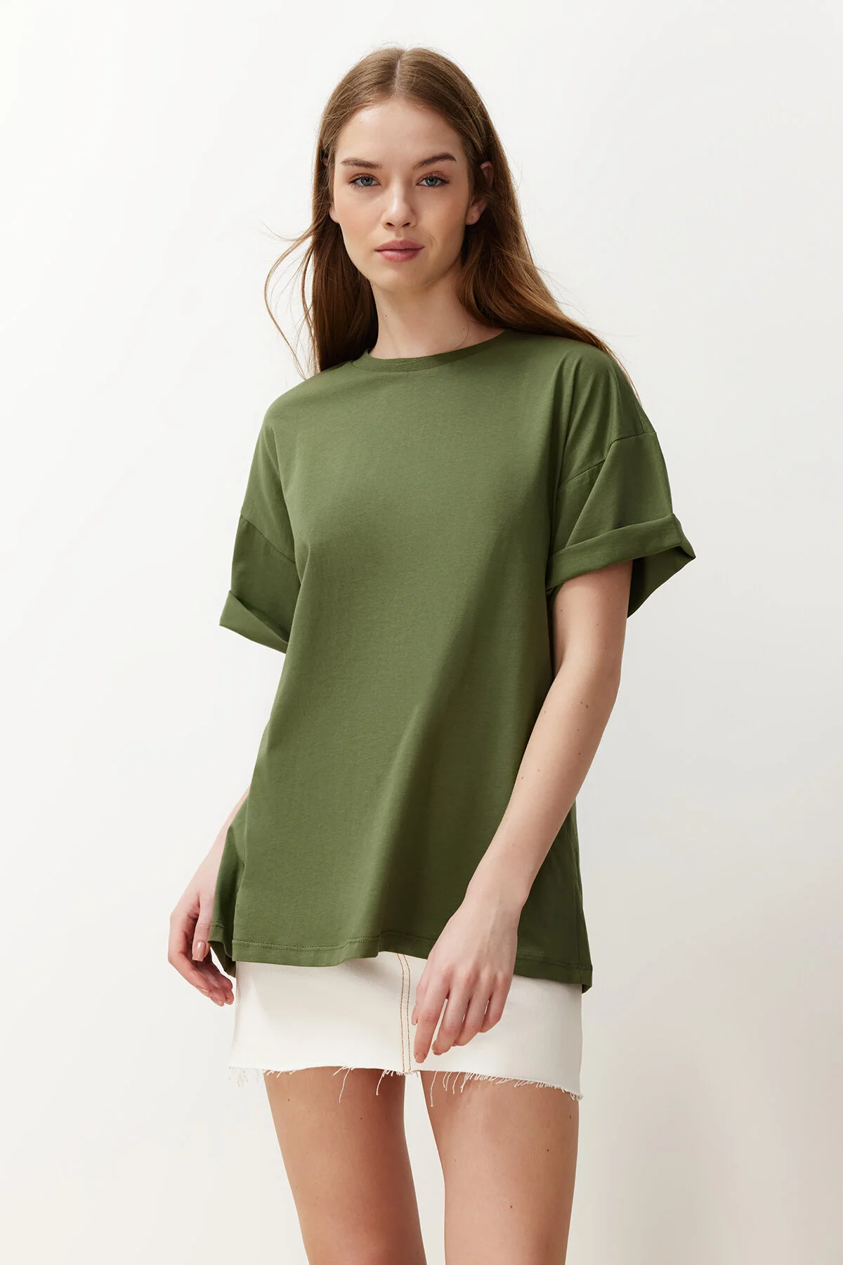 Trendyol Collection  Khakifarbenes T-Shirt mit Rundhalsausschnitt, 100 % Baumwolle, weite Passform - TWOSS20TS0134