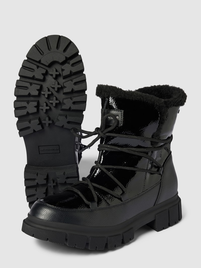 Boots mit profilierter Sohle in schwarz
