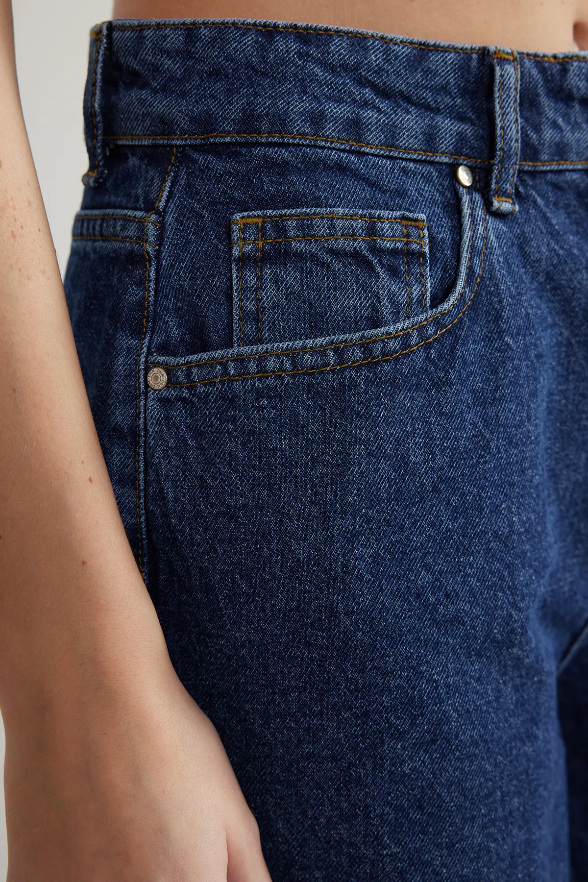 Trendyol Collection  Blaue Jeansshorts mit hoher Taille und Bermuda TWOSS24SR00016