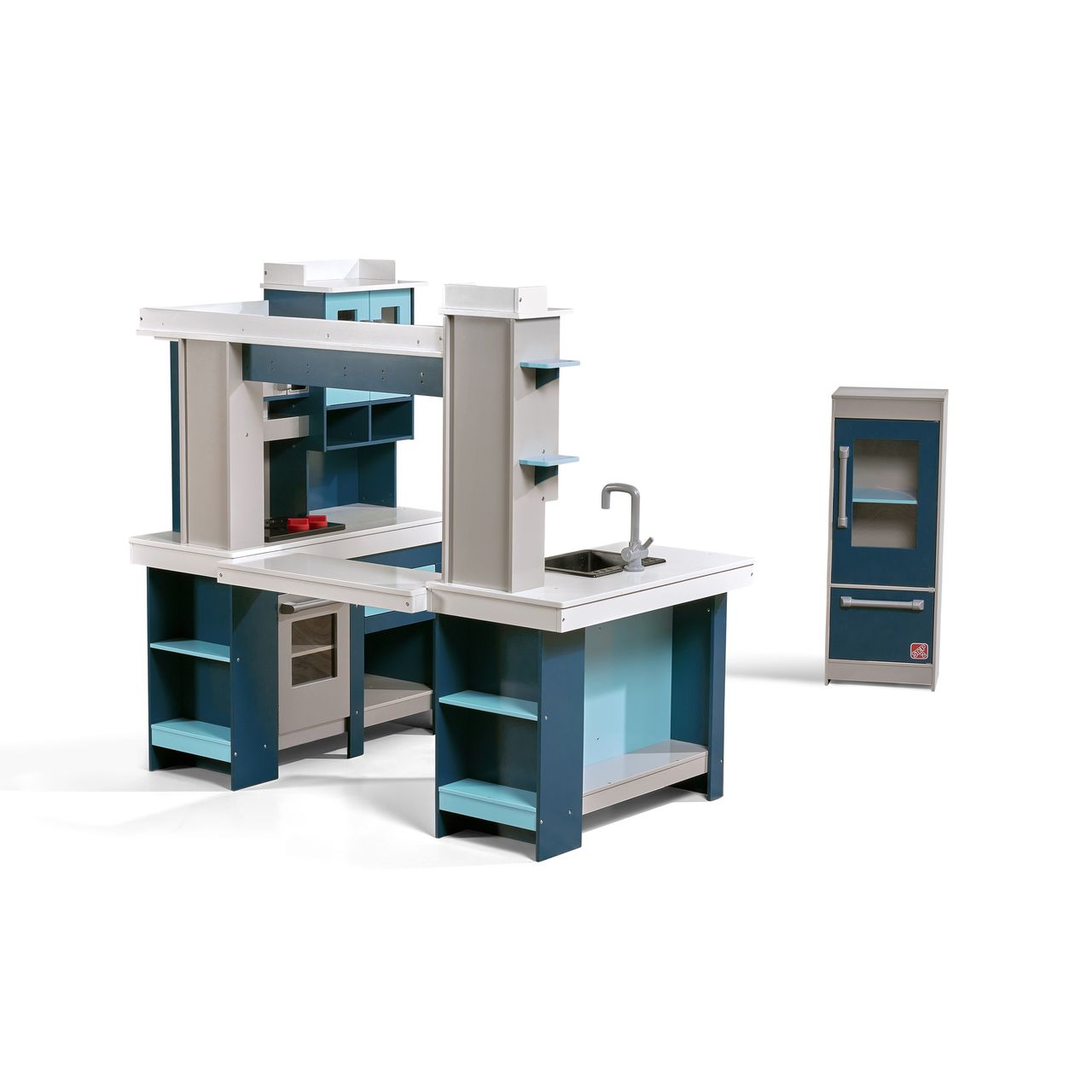 Step2 Grand Walk-In Wood Kitchen