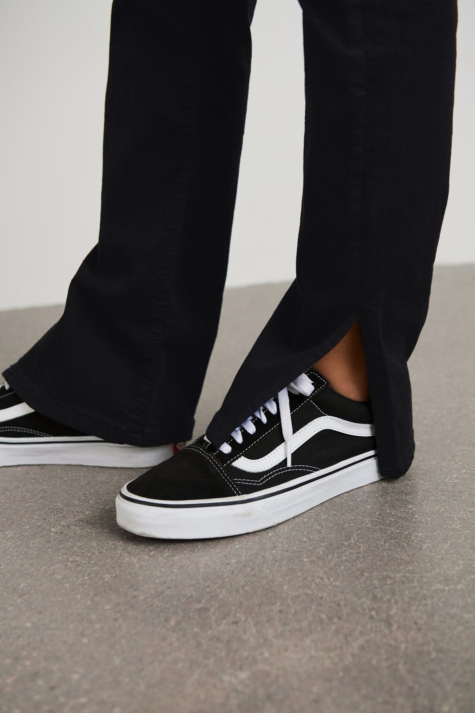 Straight slit jeans