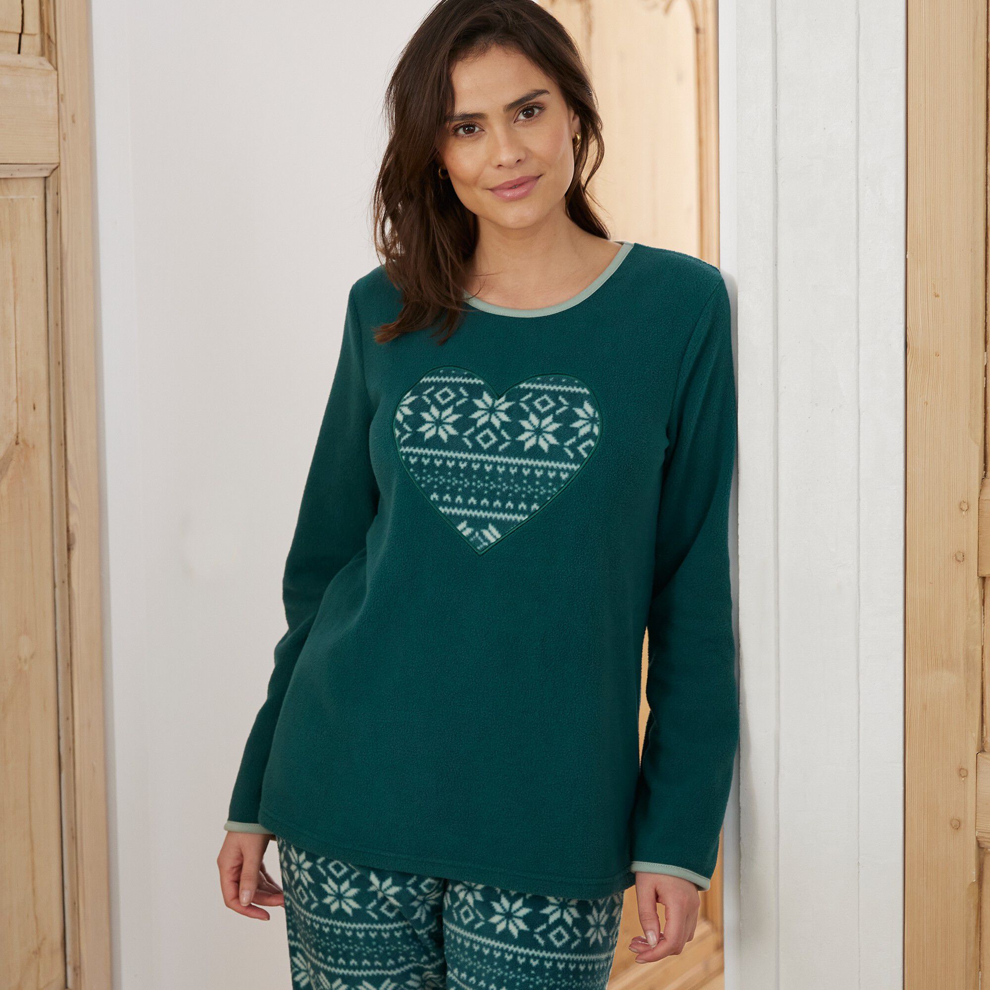 Pyjama pantalon maille polaire manches longues imprimé coeur
