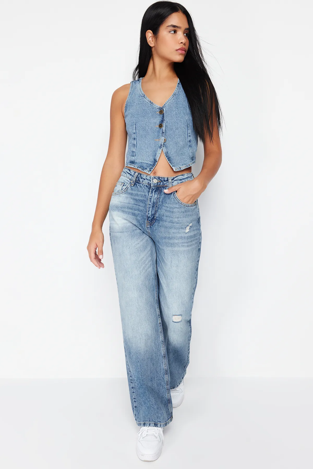 Trendyol Collection  Blaue Low-Waist-Loose-Fit-Jeans TWOSS24JE00173/Blau