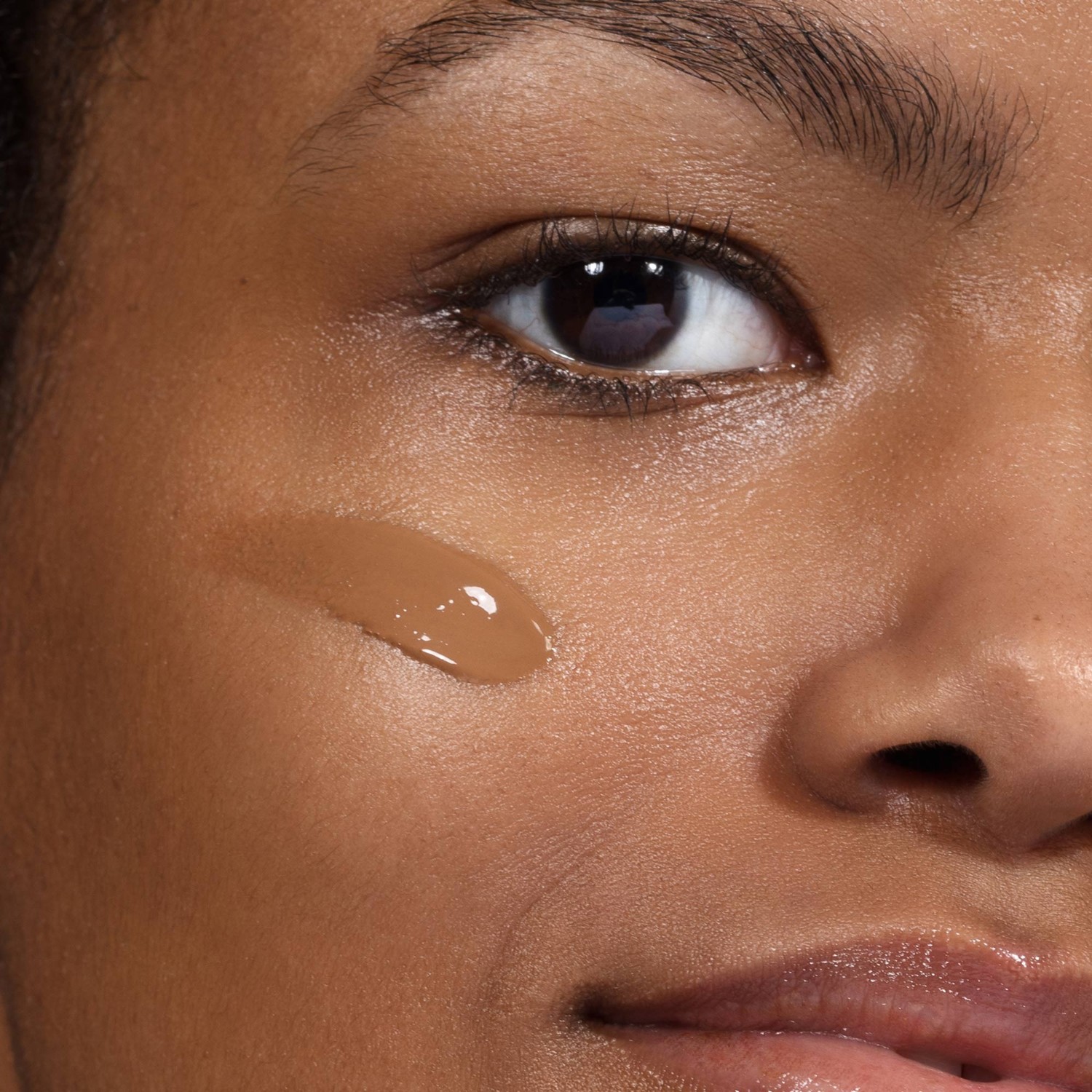MÁDARA Semi-Matte Peptide Foundation