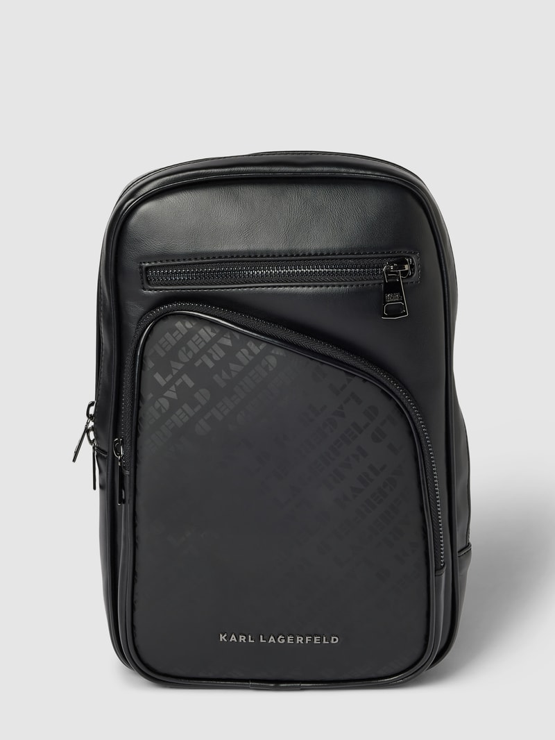 Crossbody Bag mit Label-Detail in schwarz