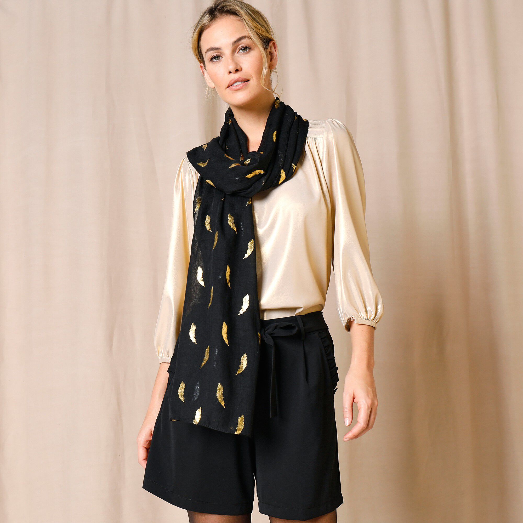 Foulard motif plume